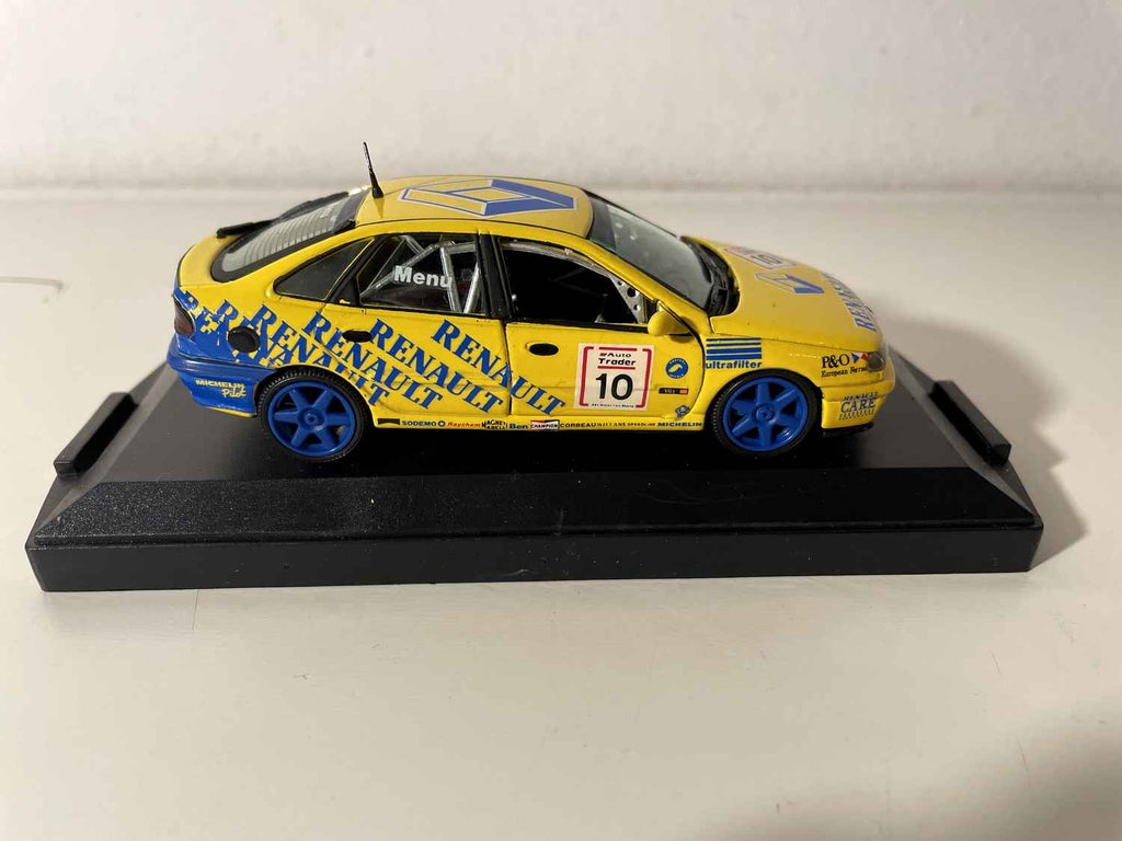 Renault Laguna BTCC żółty numer 10 - Vitesse (opakowanie z fioletowego kartonu)