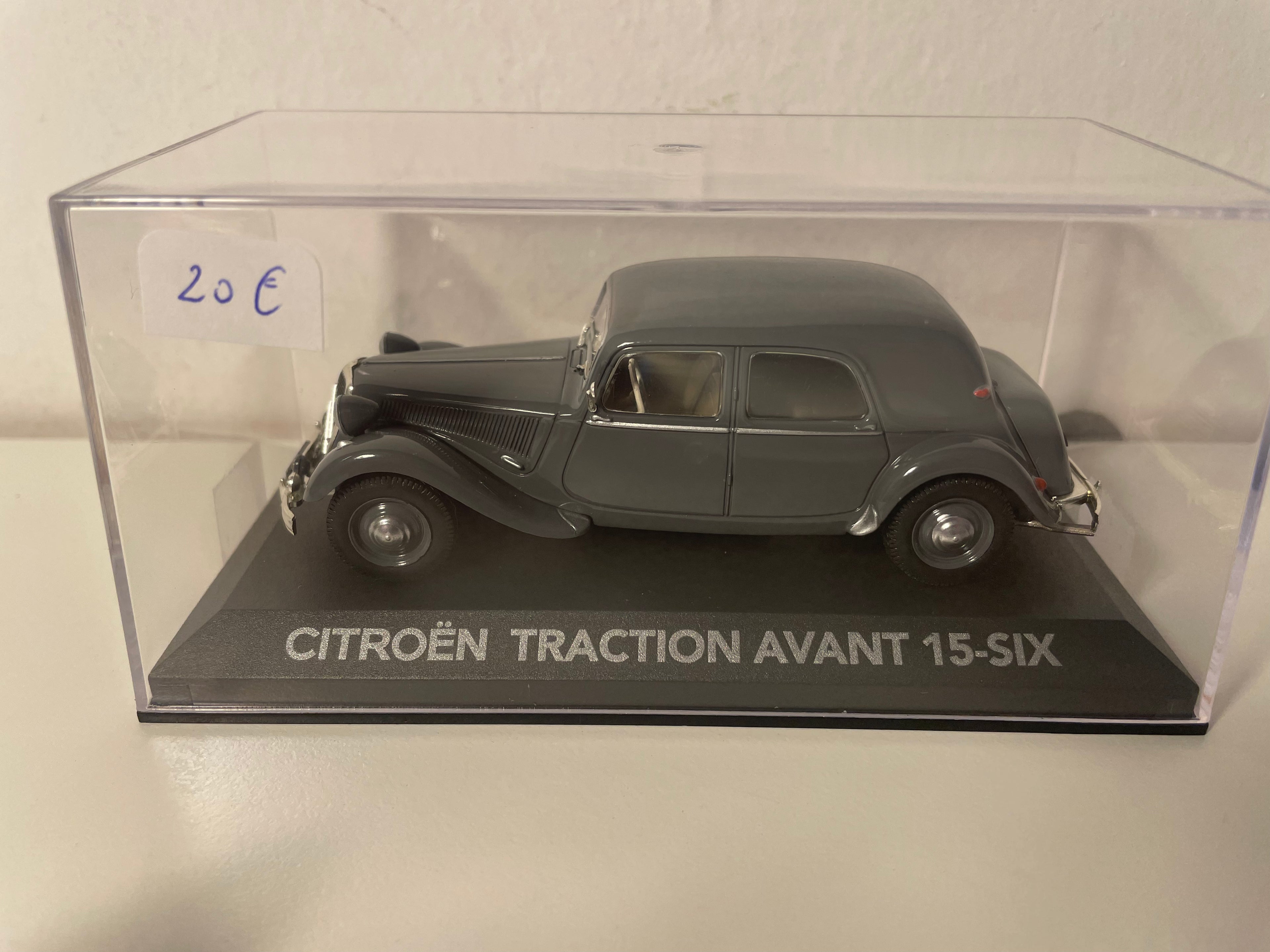 Citroën traction avant 15-six grau (Plexi-Box)