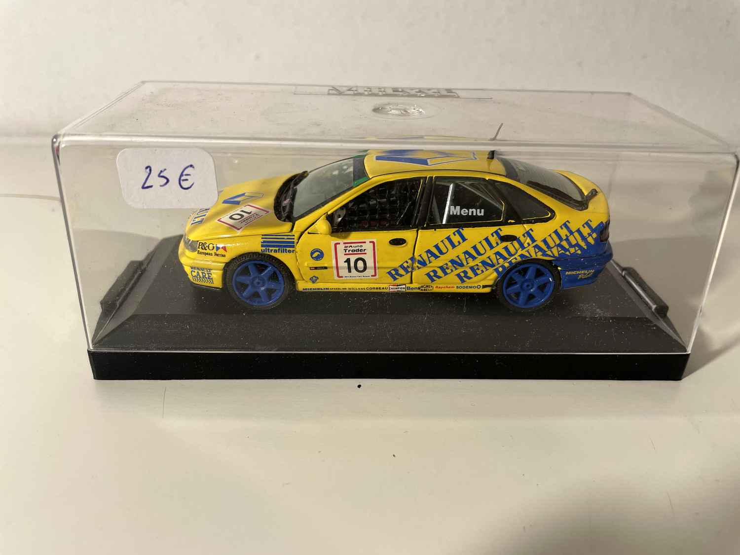 Renault Laguna BTCC żółty numer 10 - Vitesse (opakowanie z fioletowego kartonu)