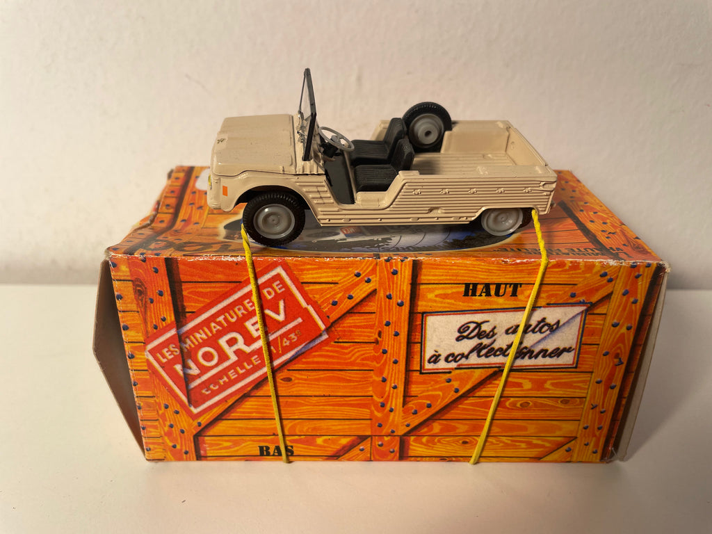 Citroën Méhari beige aus 1969 - NOREV (Auto an Kartonschachtel)