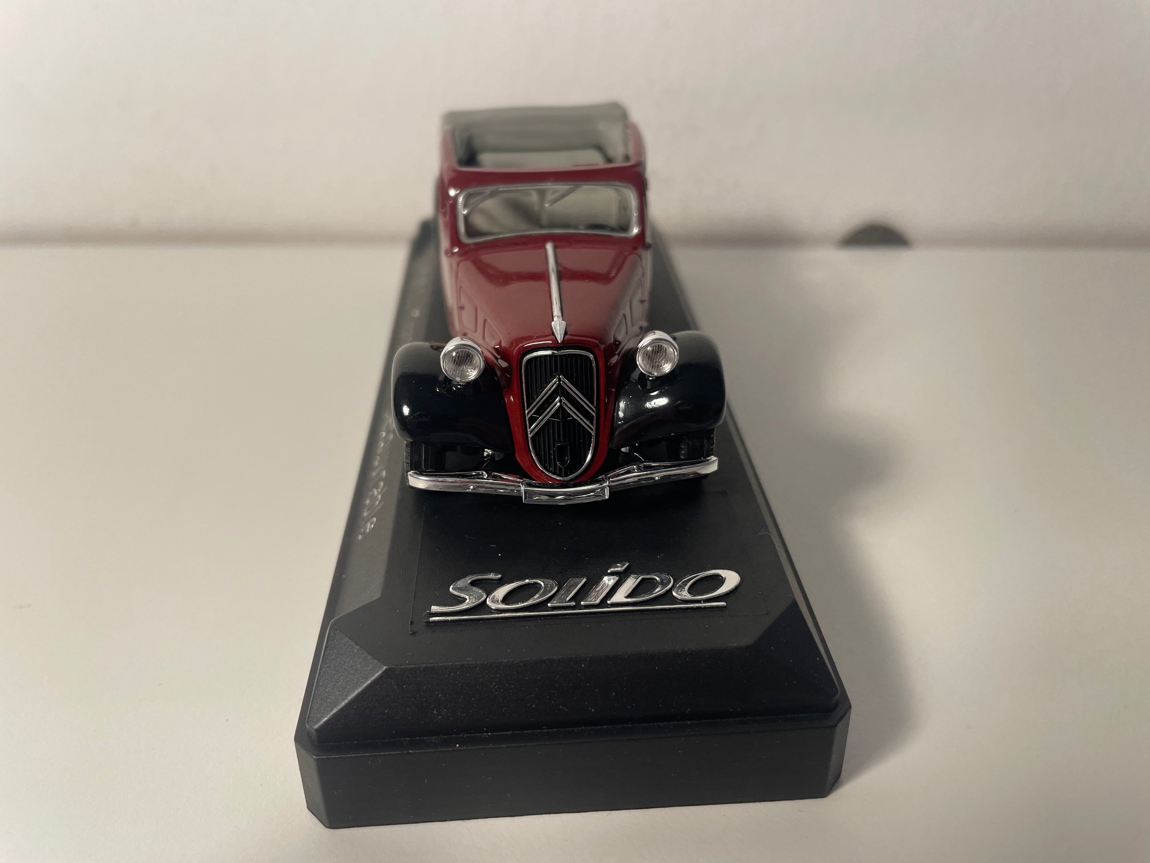 Citroën Traction 11 Convertible Bordeaux - Solido Reference 1713