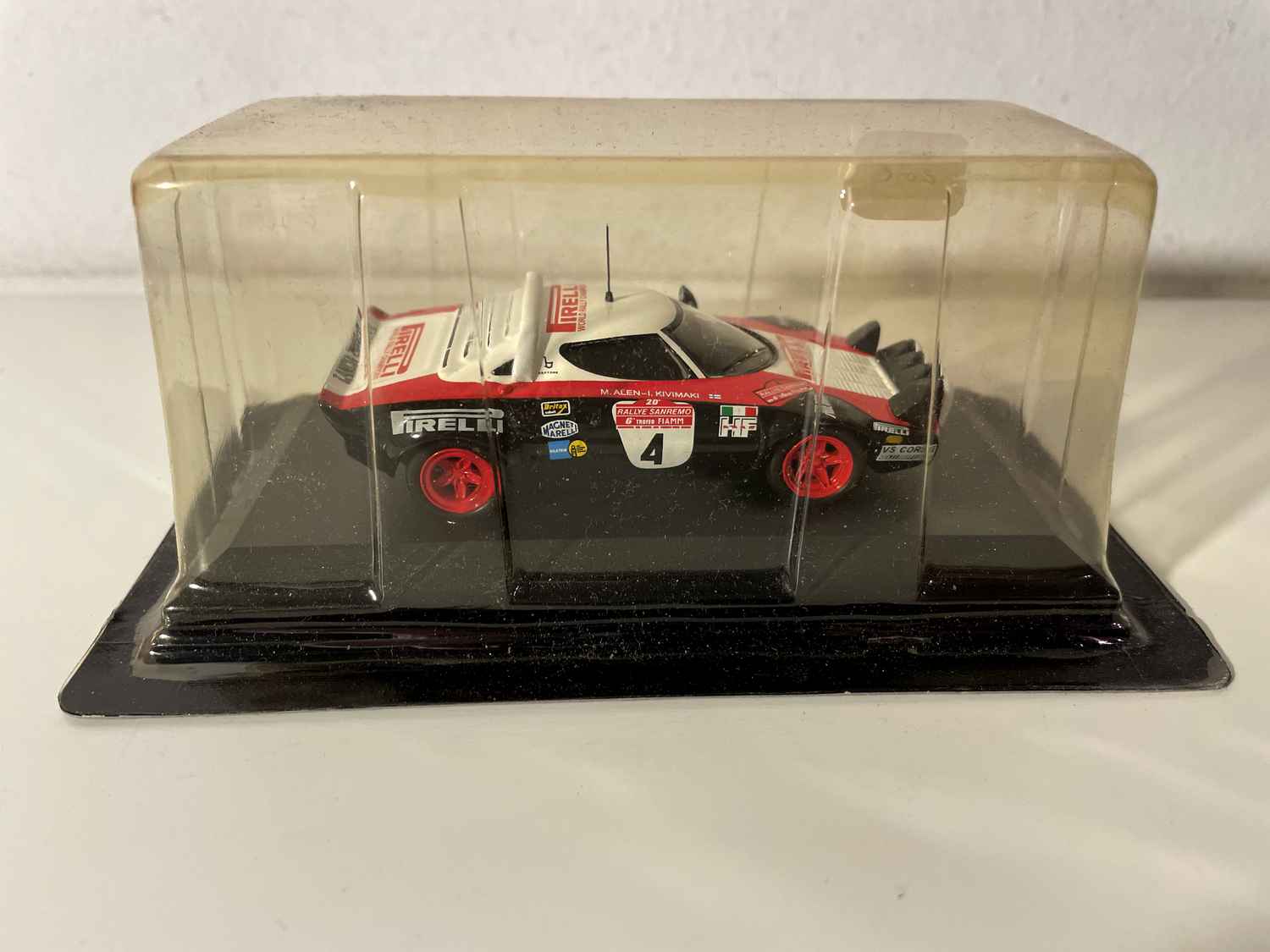 MG Métro 6R4 niebieski i biały numer 15 - RAC Rally 1986 (rally Wielkiej Brytanii)