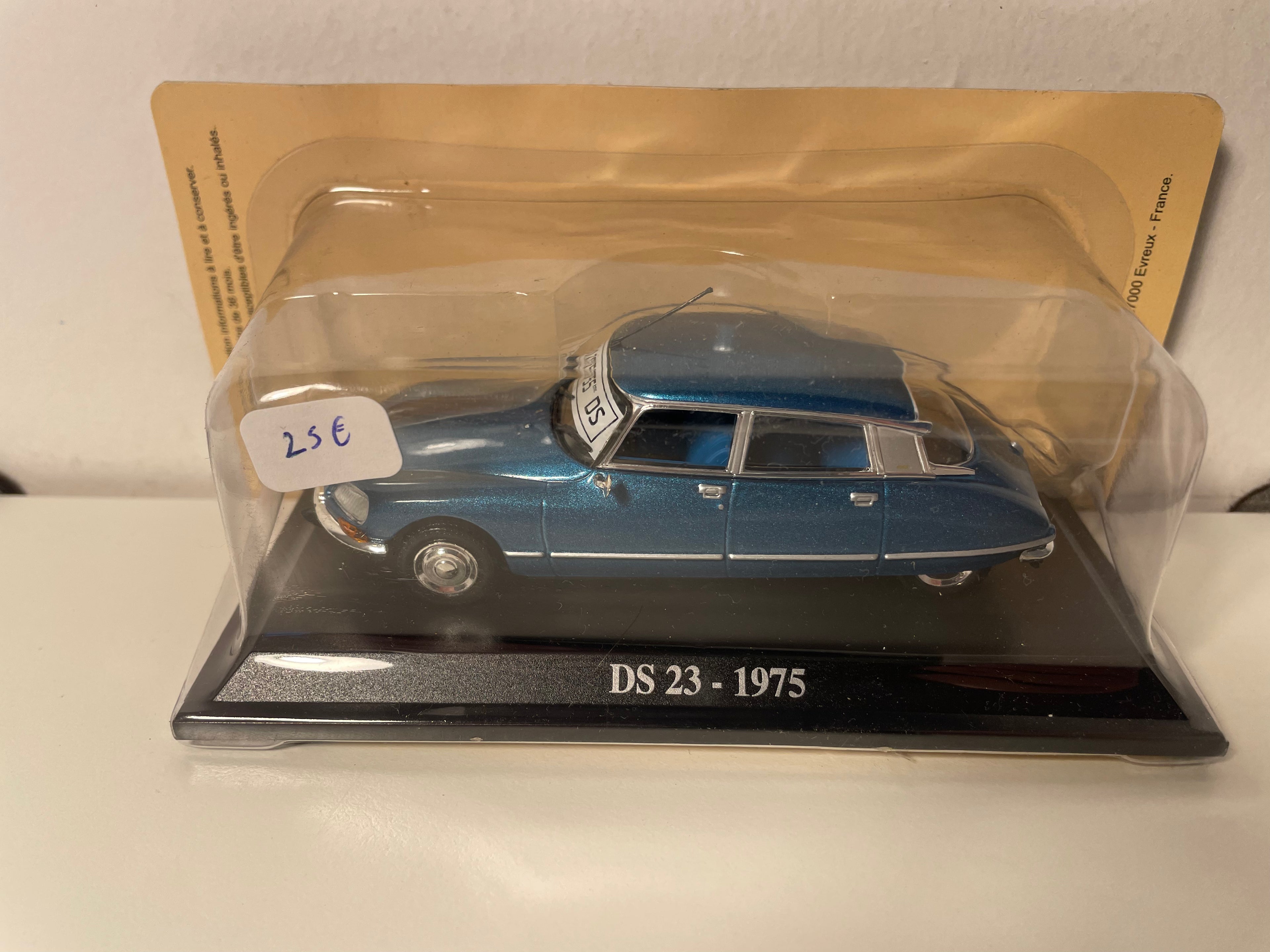 Citroën DS 23 bleue de 1975