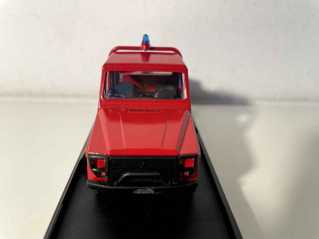 Peugeot P4 czerwony STRAŻACI (Solido referencja 4835)
