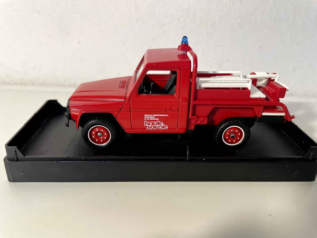 Peugeot P4 czerwony STRAŻACI (Solido referencja 4835)