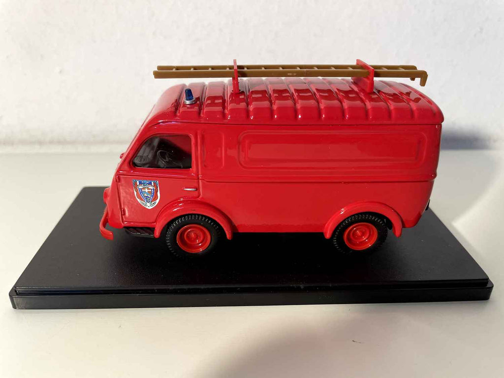 Renault 1000 kg czerwony FIREFIGHTERS (małe francuskie pojazdy użytkowe)