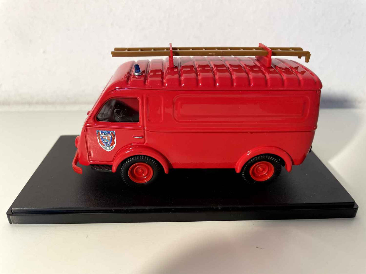 Renault 1000 kg czerwony FIREFIGHTERS (małe francuskie pojazdy użytkowe)