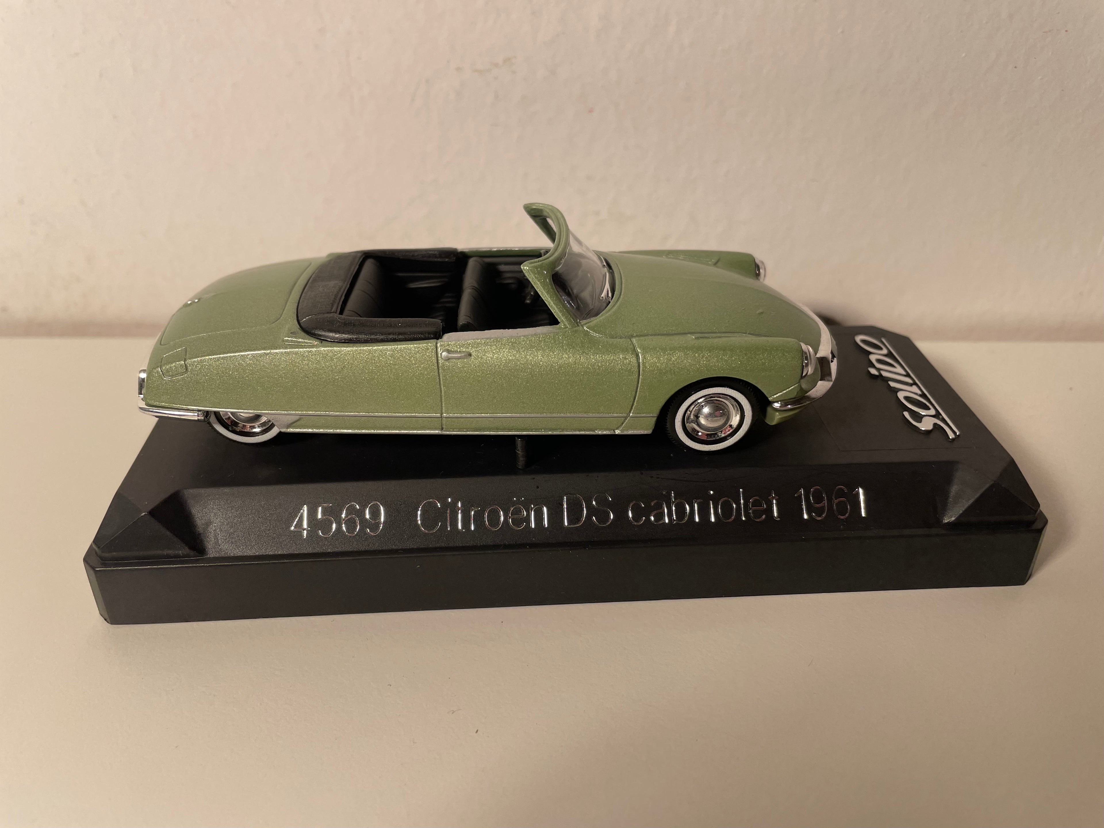 Citroën DS Cabriolet Verde de 1961 - Referência Solido 4569