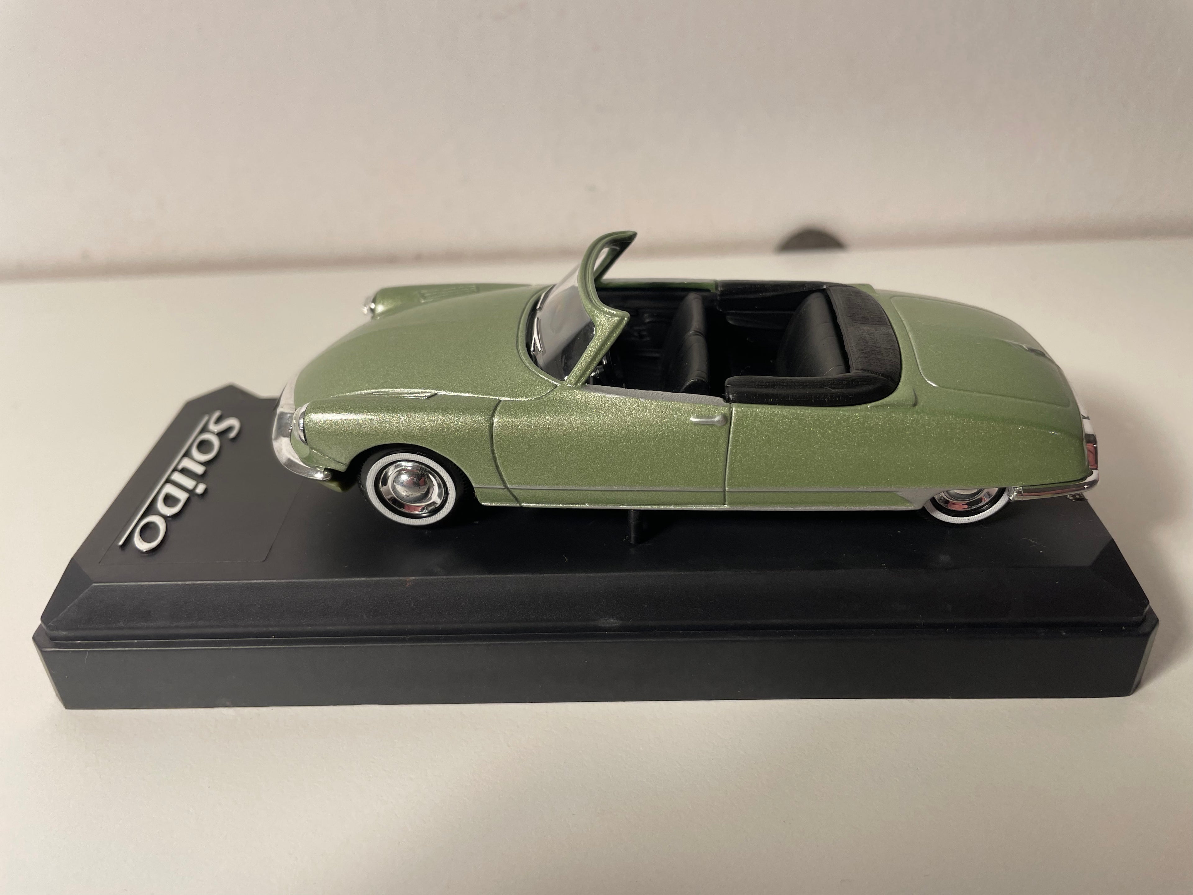 Citroën DS Cabriolet Verde de 1961 - Referência Solido 4569