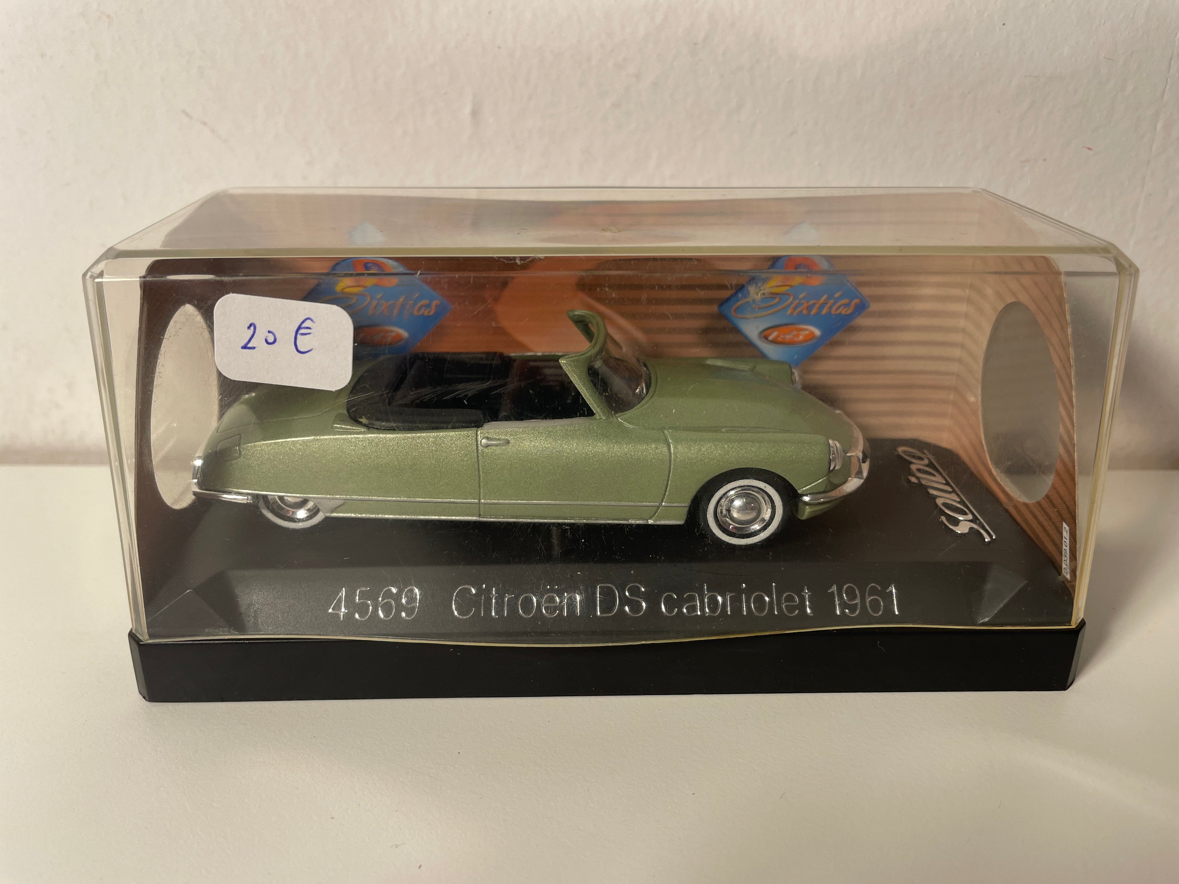 Citroën DS Cabriolet Verde de 1961 - Referência Solido 4569