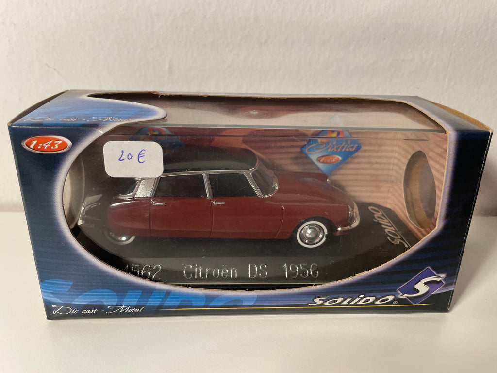 Citroën DS bordeaux et toit noir de 1956 - Solido référence 4562