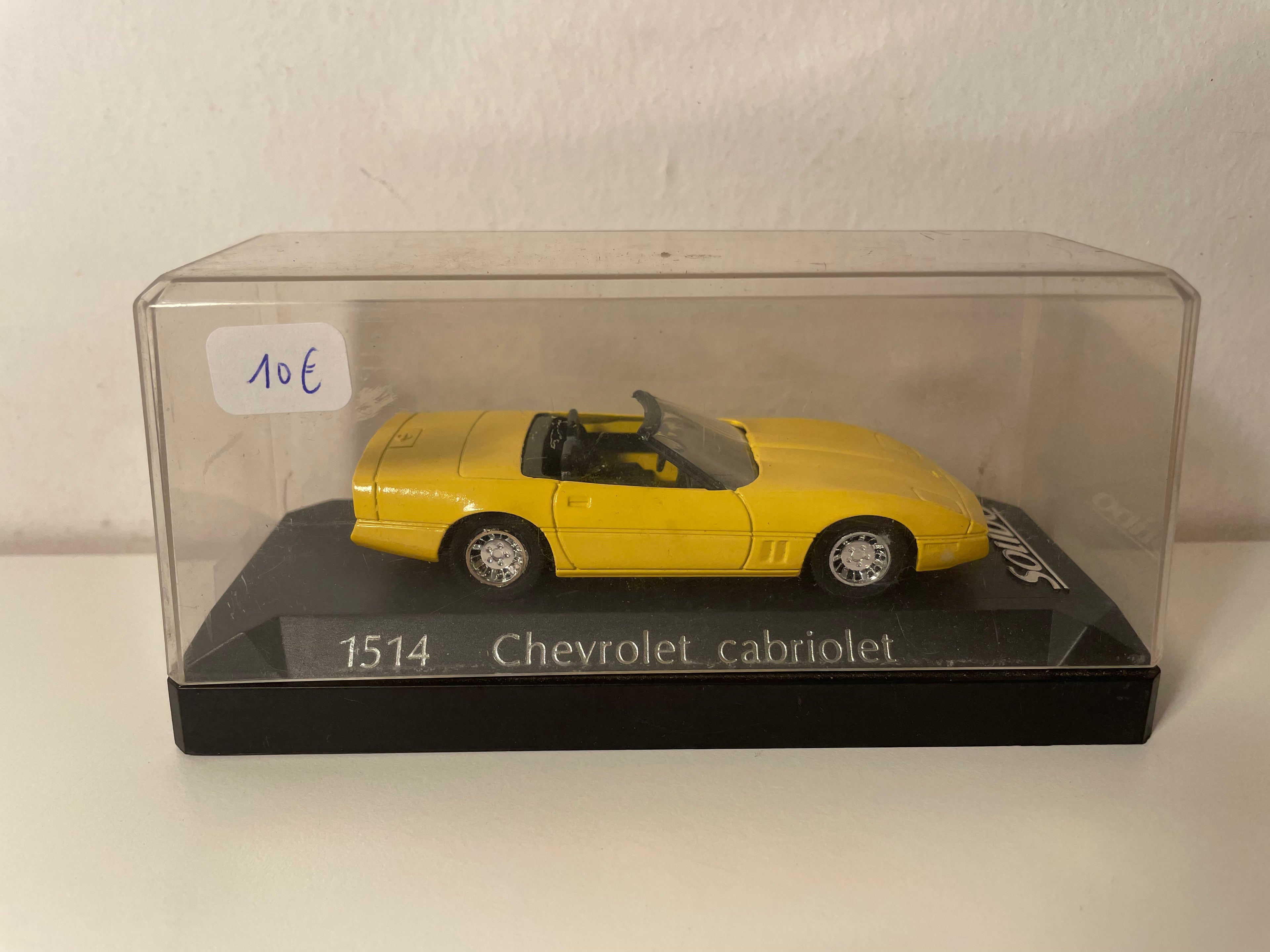 Żółty kabriolet Chevrolet Solido o numerze referencyjnym 1514 (samochód amerykański)