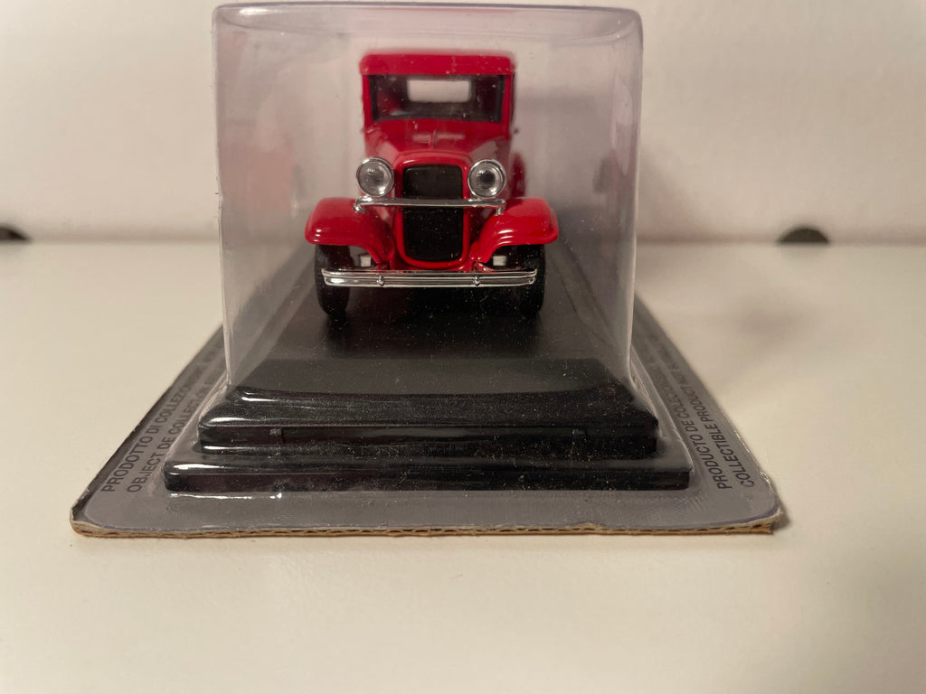 Rode Ford pick-up uit 1934 (Amerikaanse auto)
