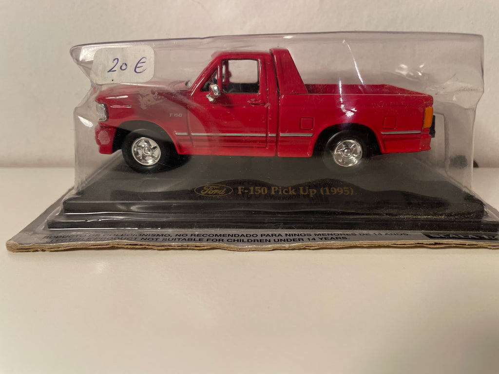 Pickup Ford F-150 rosso del 1995 (auto americana)