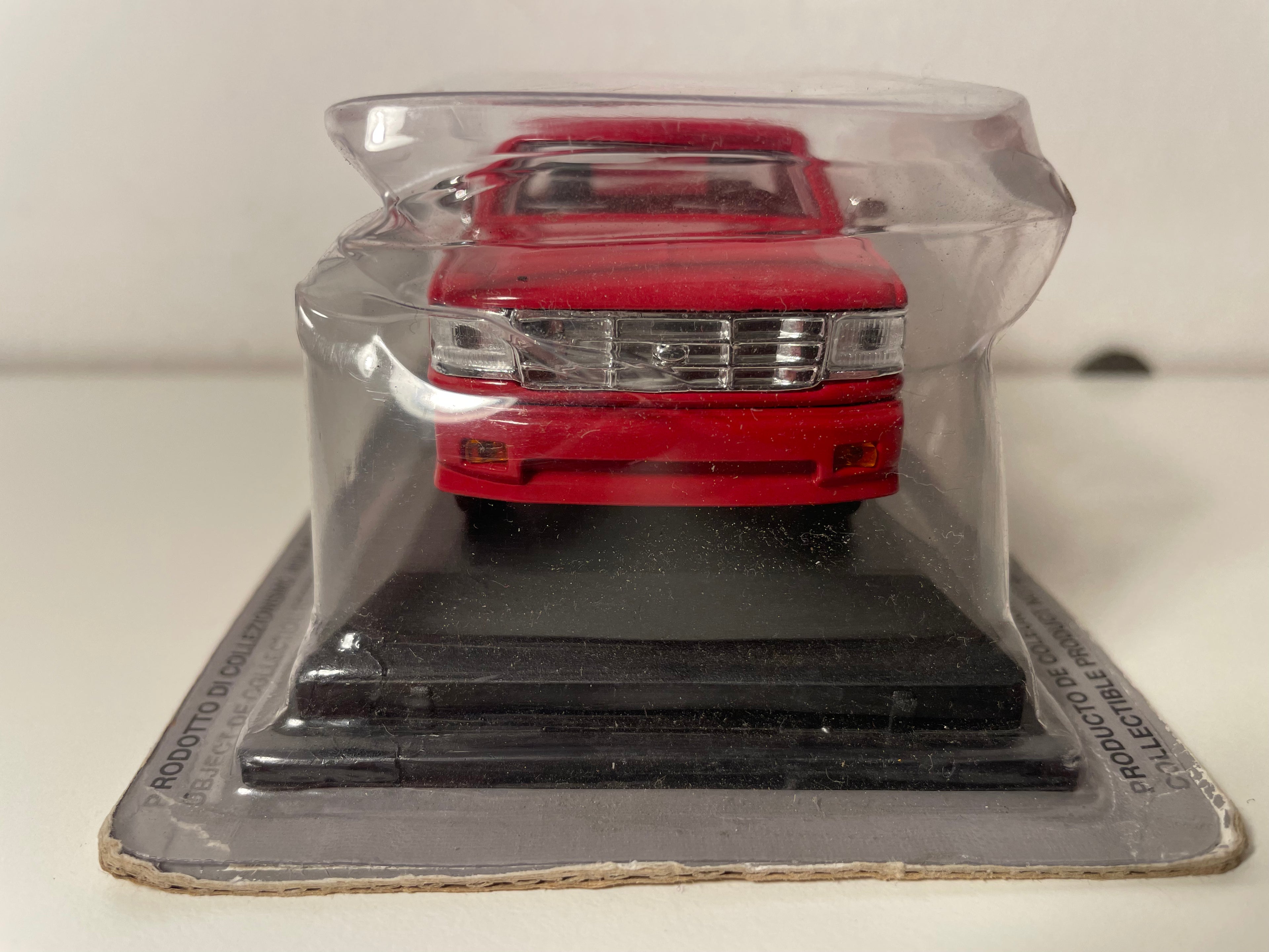 Pickup Ford F-150 rosso del 1995 (auto americana)