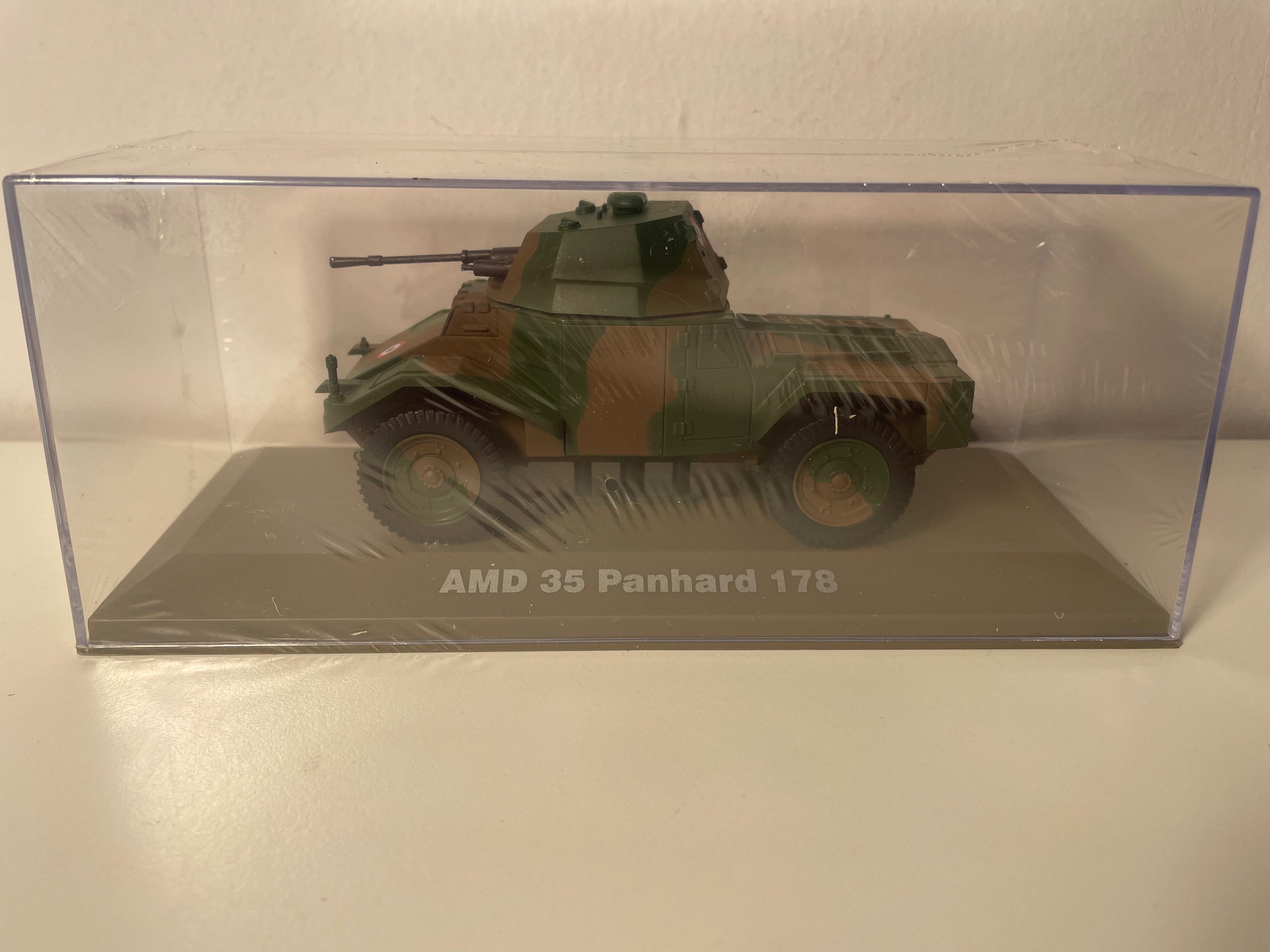 Veículo militar AMD 35 Panhard 178 (tanque) - Atlas