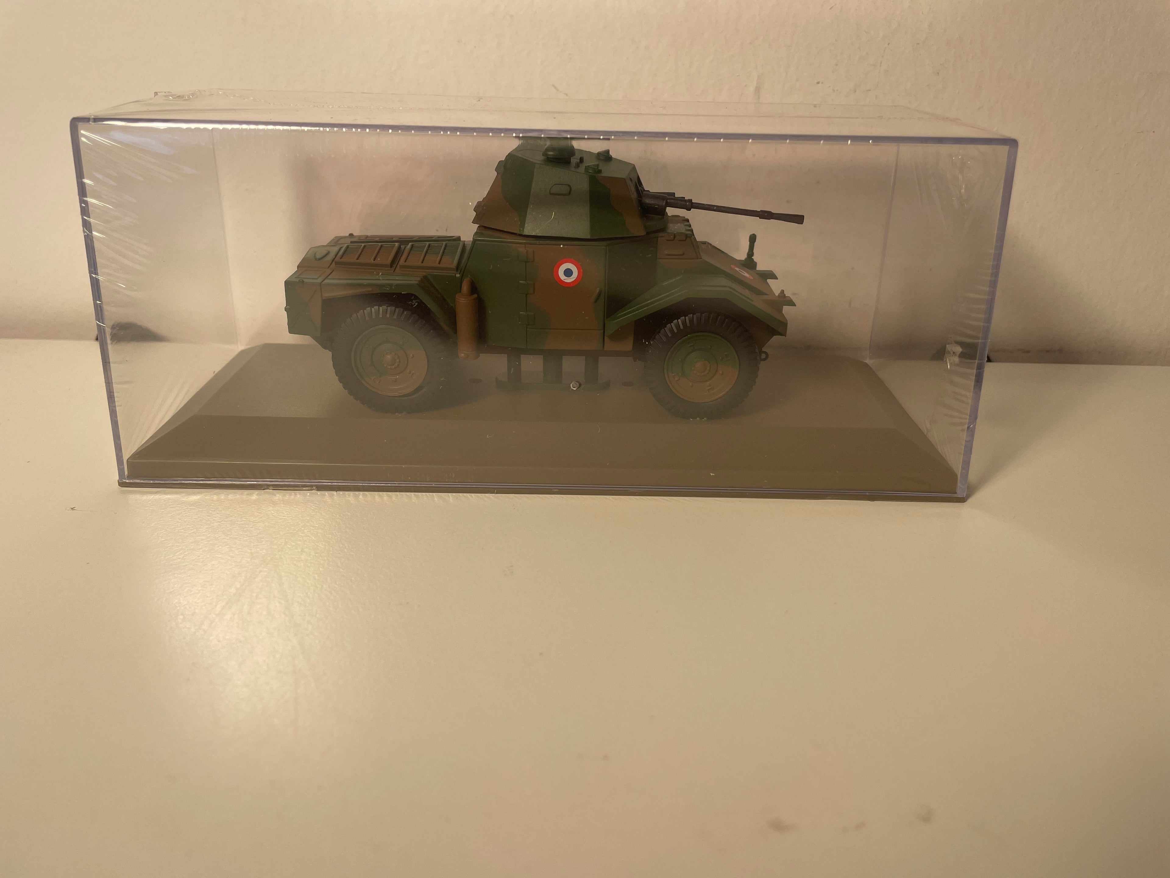 Veículo militar AMD 35 Panhard 178 (tanque) - Atlas