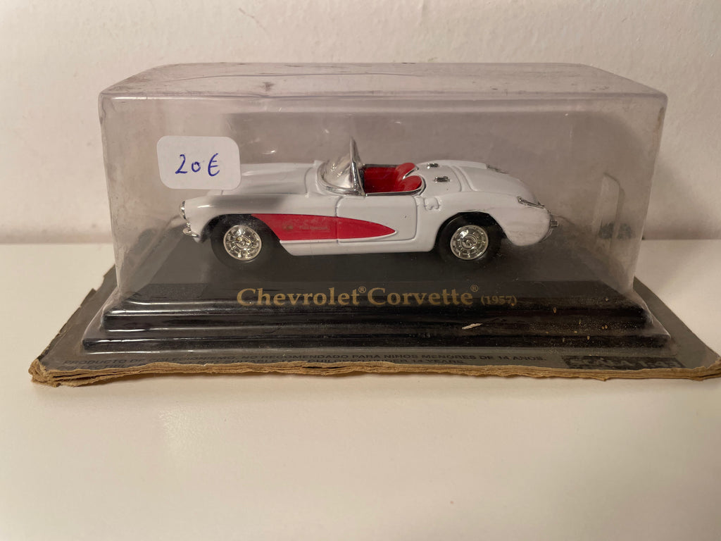 Chevrolet Corvette blanco y rojo de 1957 (coche americano)