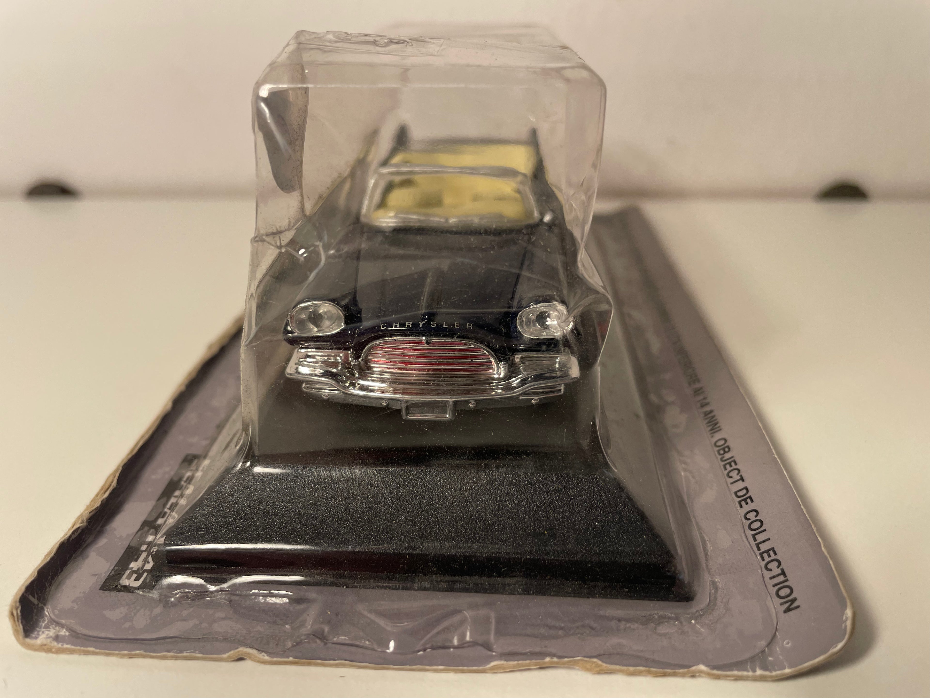 Chrysler 300E blu scuro del 1959 (auto americana)