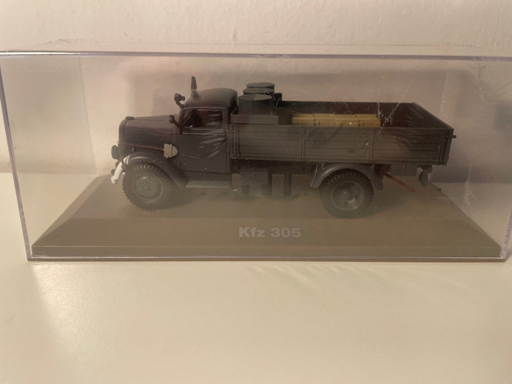 Militair voertuig vrachtwagen Kfz 305