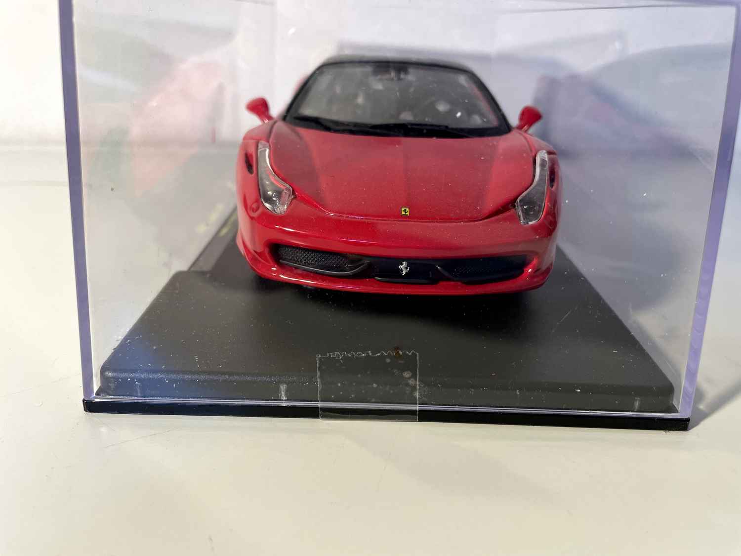 Ferrari 458 Italia rouge de 2009 - BURAGO (échelle: 1/24ème)
