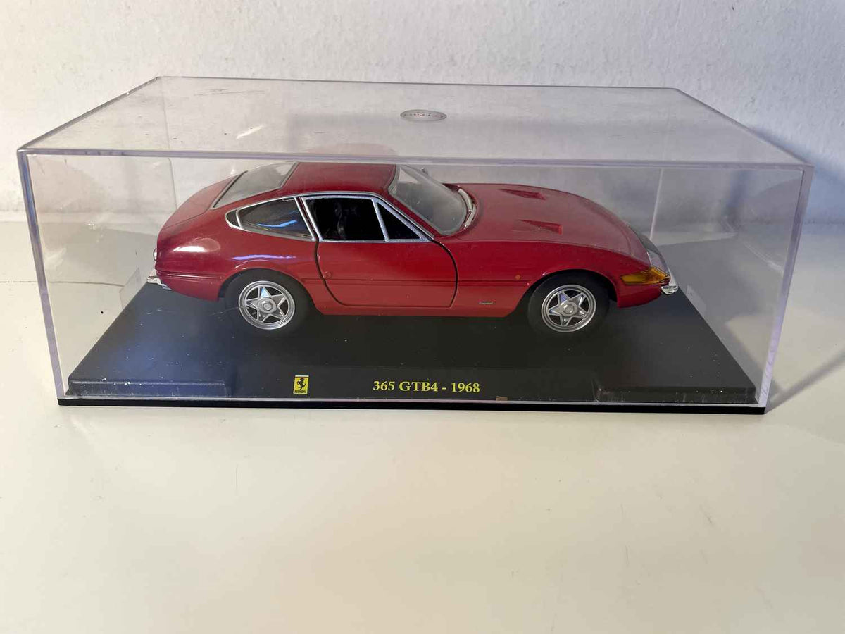 Ferrari 365 GTB4 rouge de 1968 - BURAGO (échelle: 1/24ème)