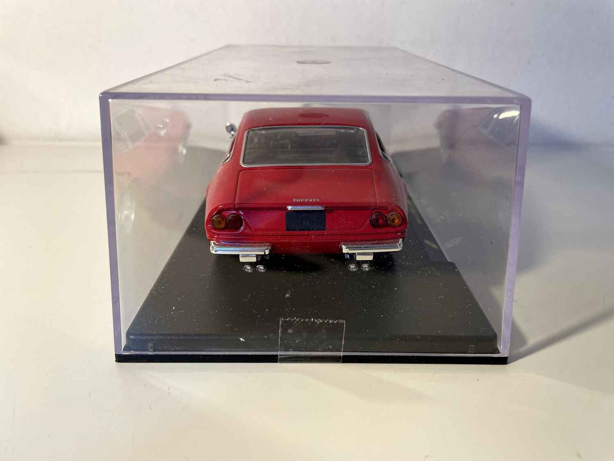 Ferrari 365 GTB4 rouge de 1968 - BURAGO (échelle: 1/24ème)