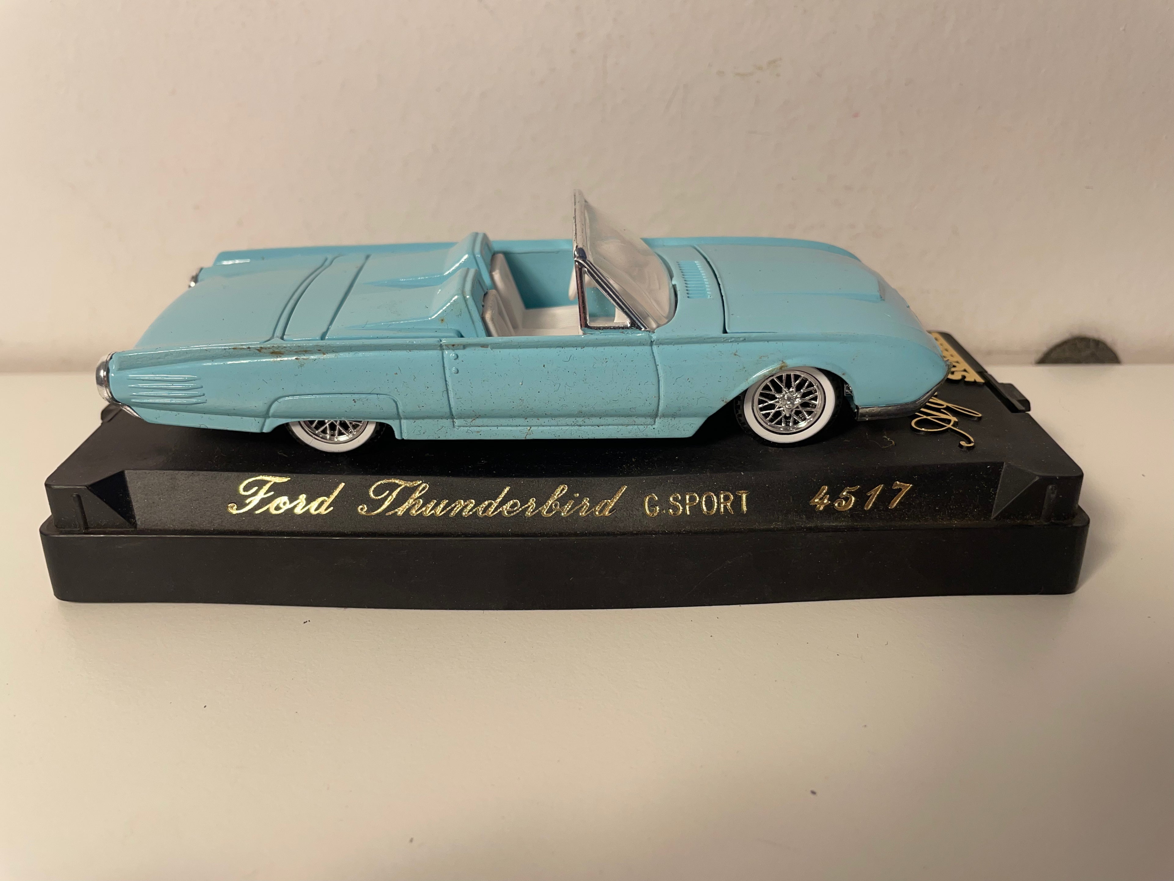 Ford Thunderbird G SPORT azul claro (coche americano) (Referencia Solido 4517)