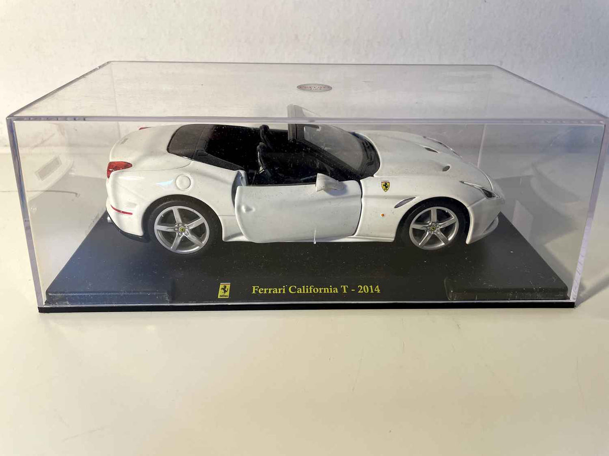 Ferrari California T wäiss vun 2014 - BURAGO (Skala: 1/24)