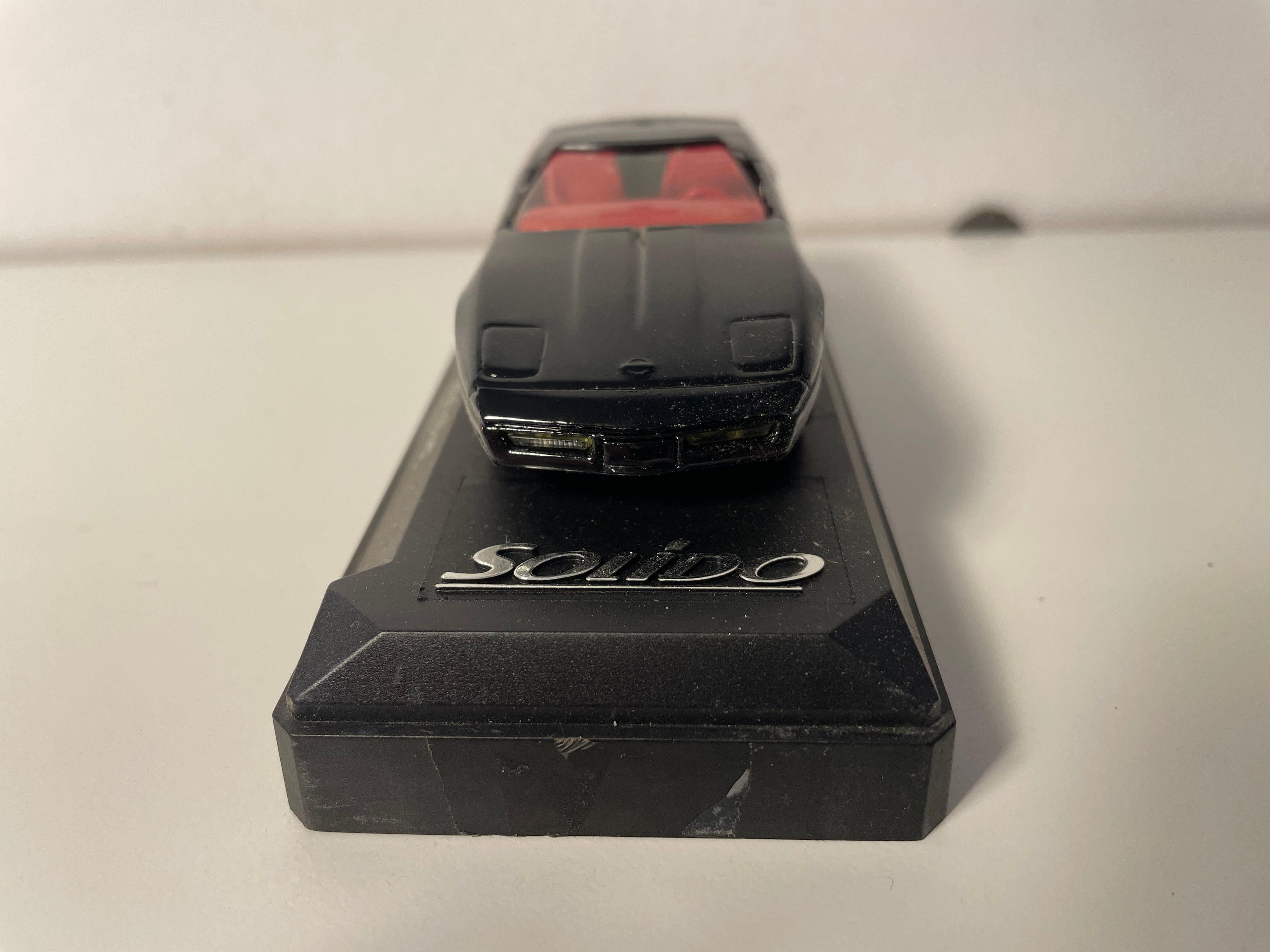 Czarny kabriolet Chevrolet Solido o numerze referencyjnym 1514 (samochód amerykański)