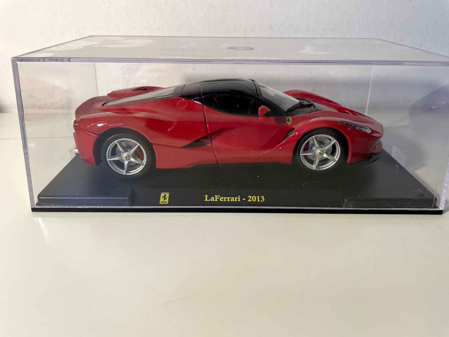 2013 Ferrari LaFerrari Red - BURAGO (scale: 1/24)