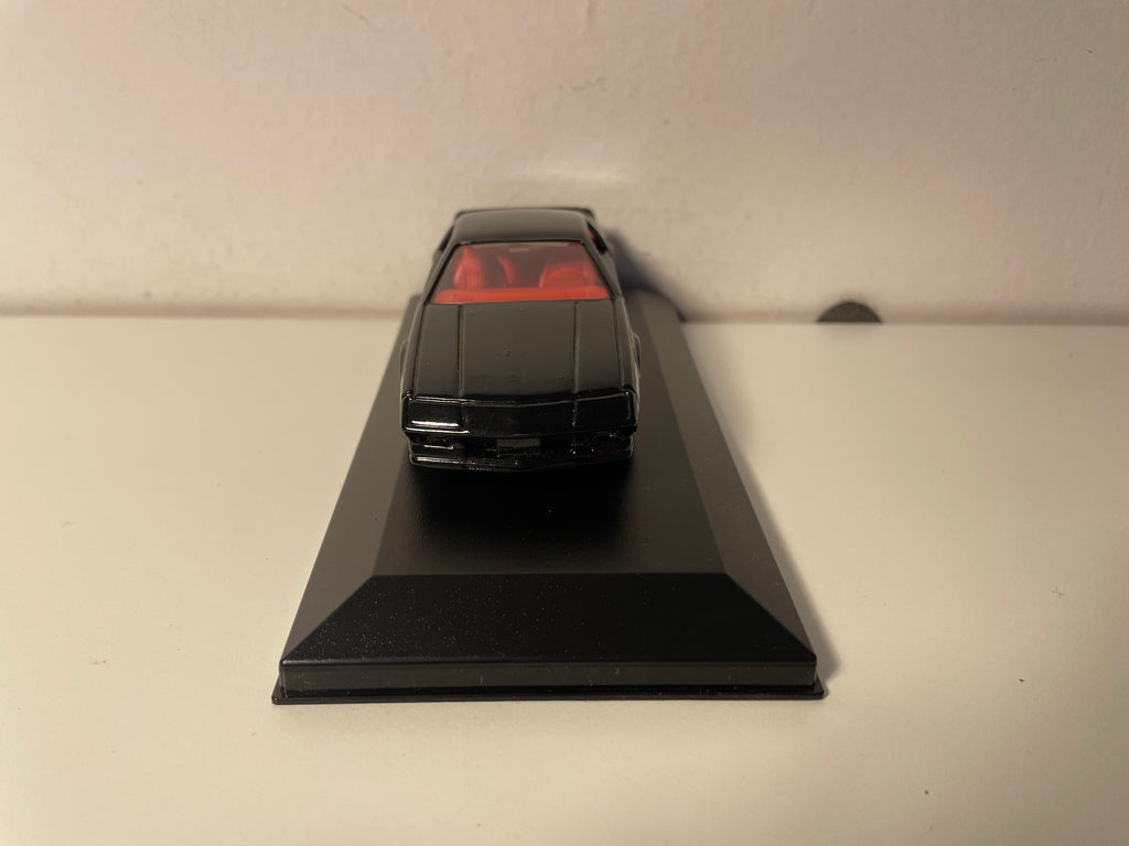 Chevrolet Camaro nera del 1983 (auto americana) - scatola in plexiglas