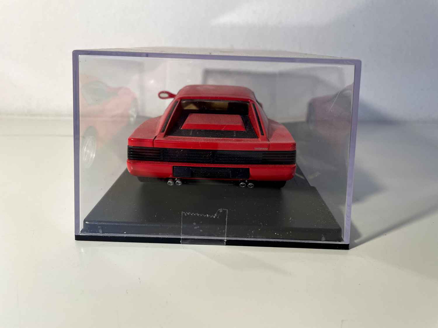 Roter Ferrari Testarossa von 1984 - BURAGO (Maßstab: 1/24)
