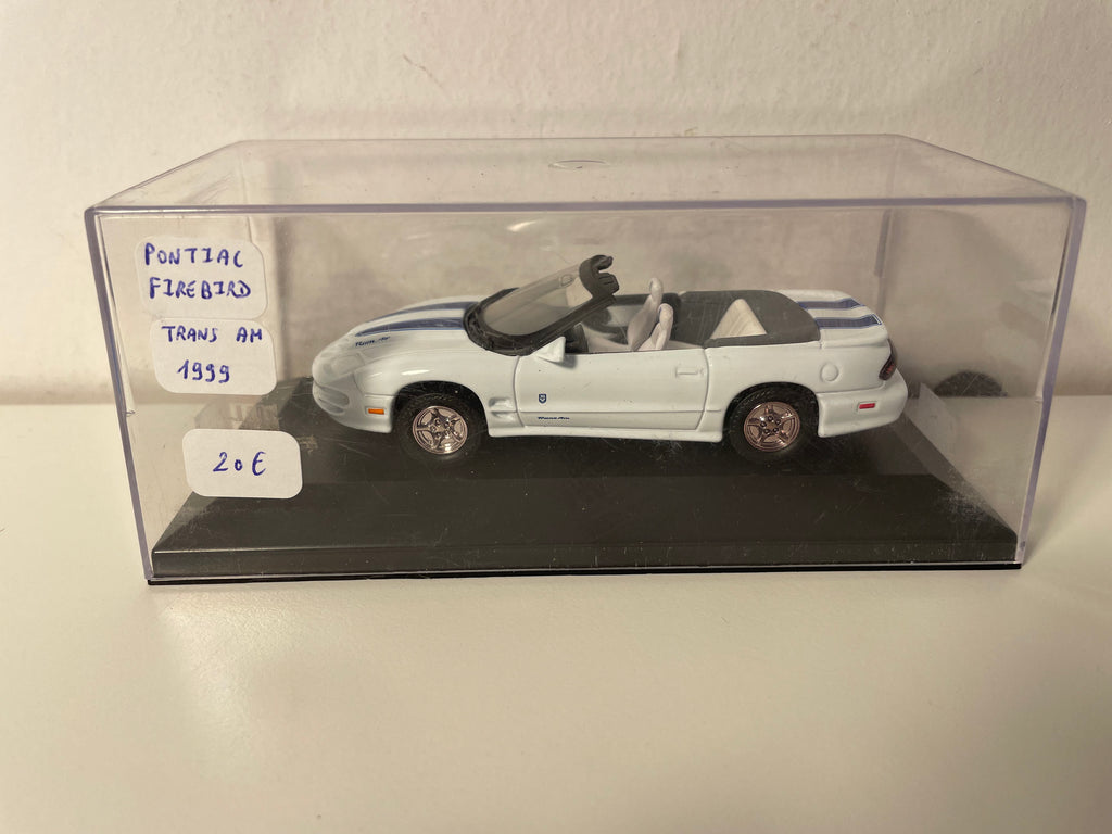 Pontiac Firebird Trans Am blanche et bleue de 1999 (voiture américaine) - boite plexi