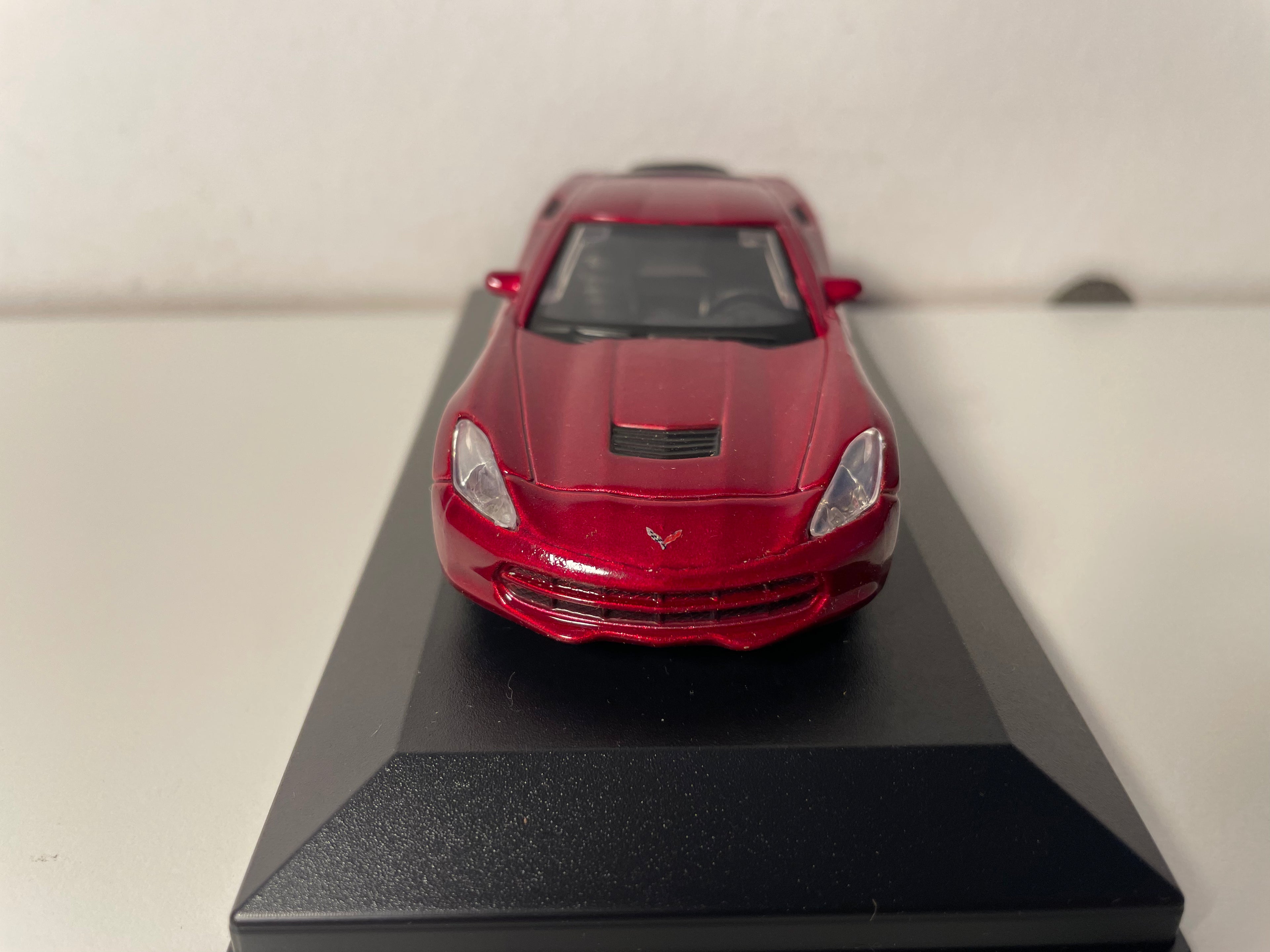 Corvette Stingray bordeaux de 2014 (carro americano) - caixa de plexiglass