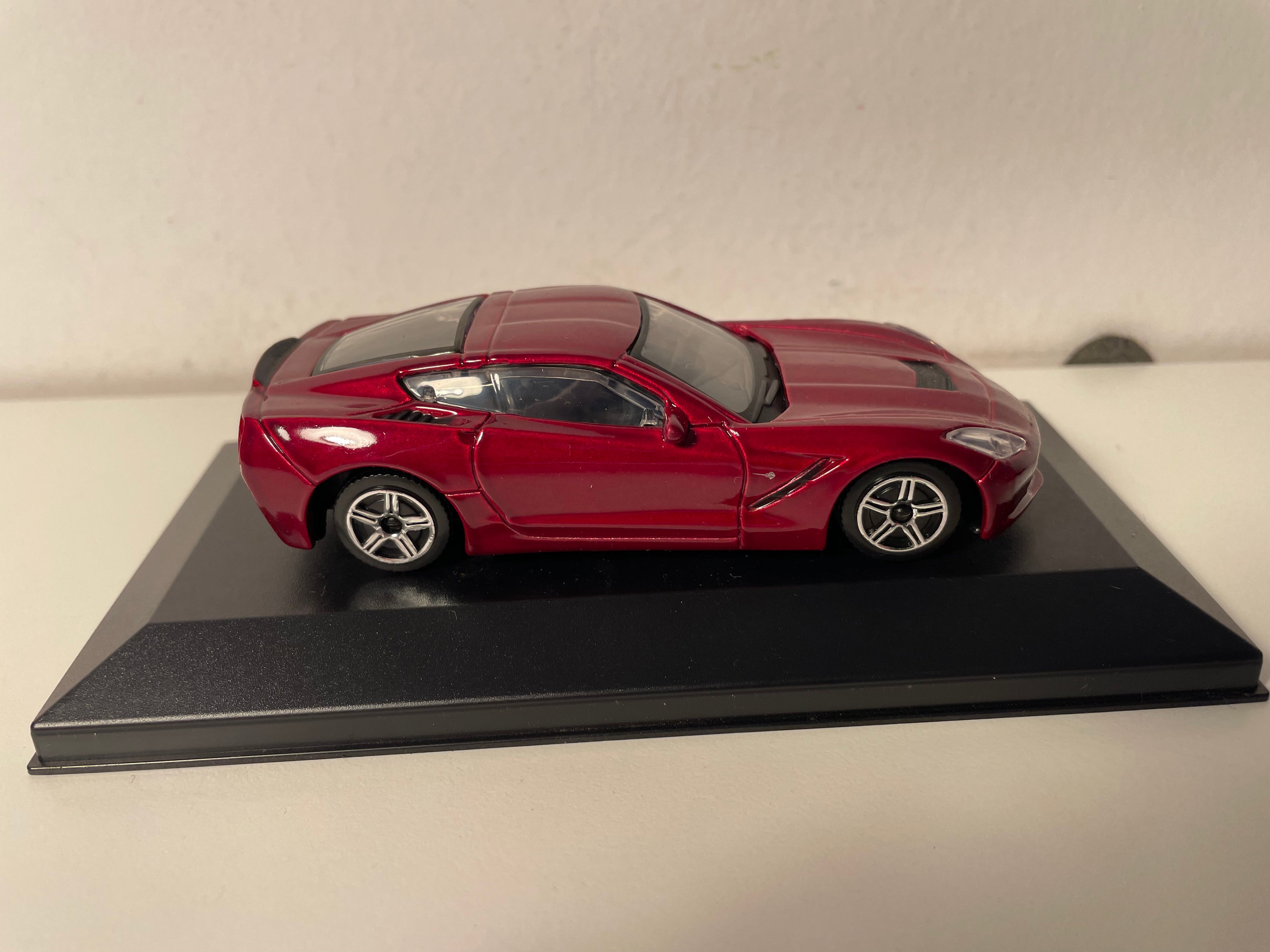 Corvette Stingray bordeaux de 2014 (carro americano) - caixa de plexiglass