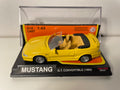 Ford Mustang GT decappottabile gialla del 1994 (auto americana)