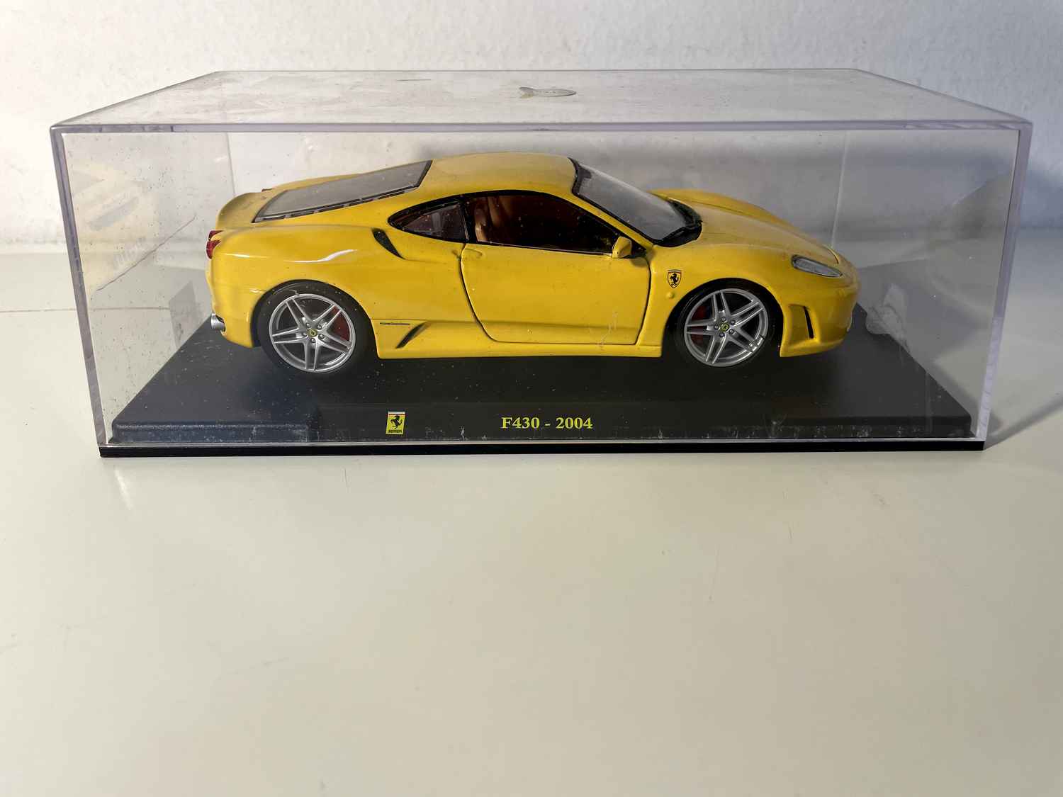 Ferrari F430 amarilla de 2004 - BURAGO (escala: 1/24)