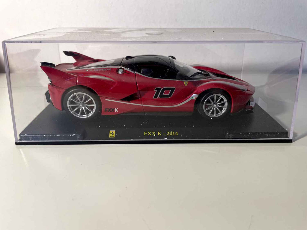 Ferrari FXX K Rood uit 2014 - BURAGO (schaal: 1/24)