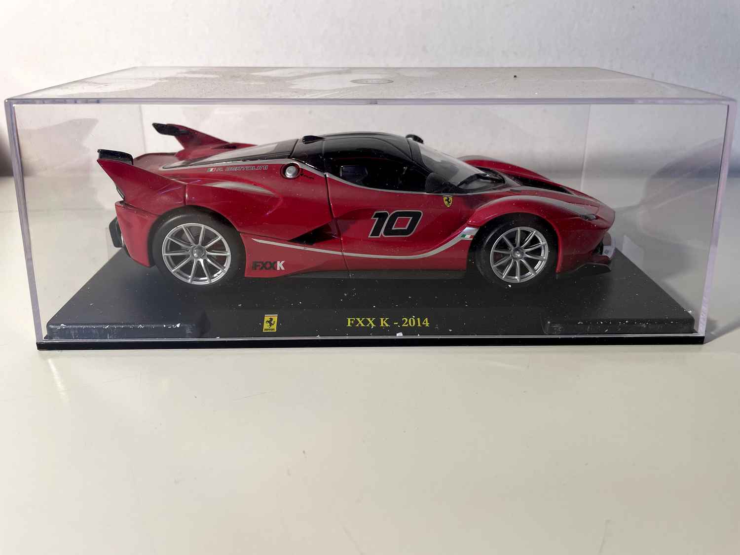 Ferrari FXX K Rood uit 2014 - BURAGO (schaal: 1/24)