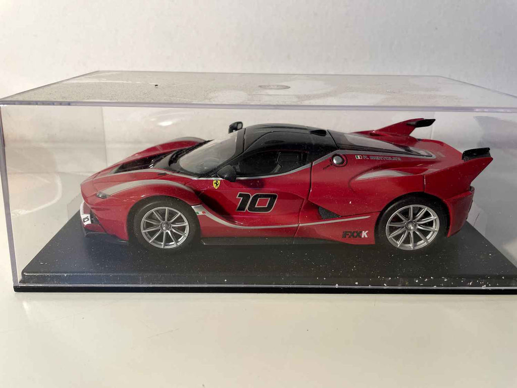 Ferrari FXX K Rood uit 2014 - BURAGO (schaal: 1/24)