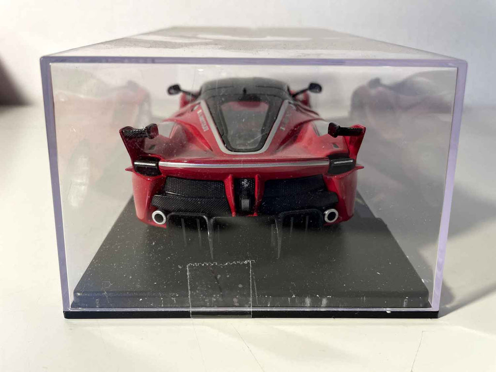 Ferrari FXX K Rood uit 2014 - BURAGO (schaal: 1/24)