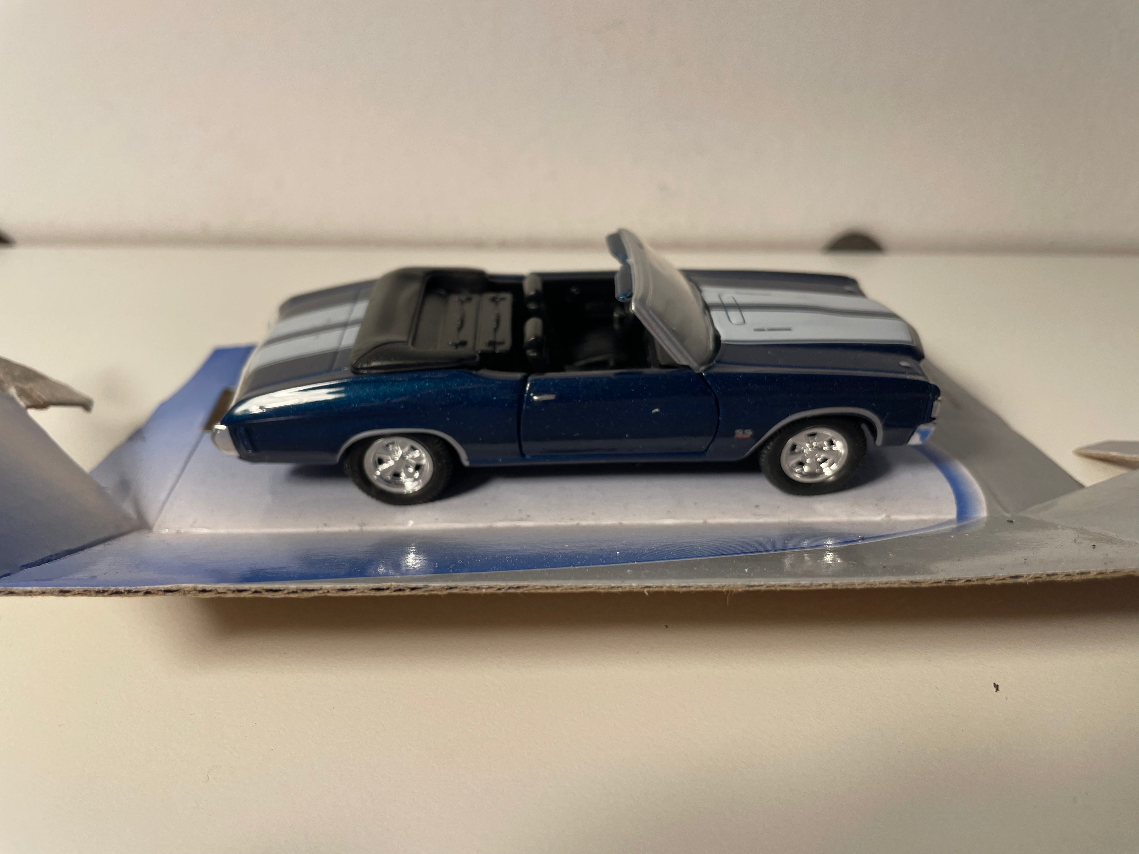 Chevrolet Chevelle SS 454 Azul e Branco - Welly (Carro Americano)