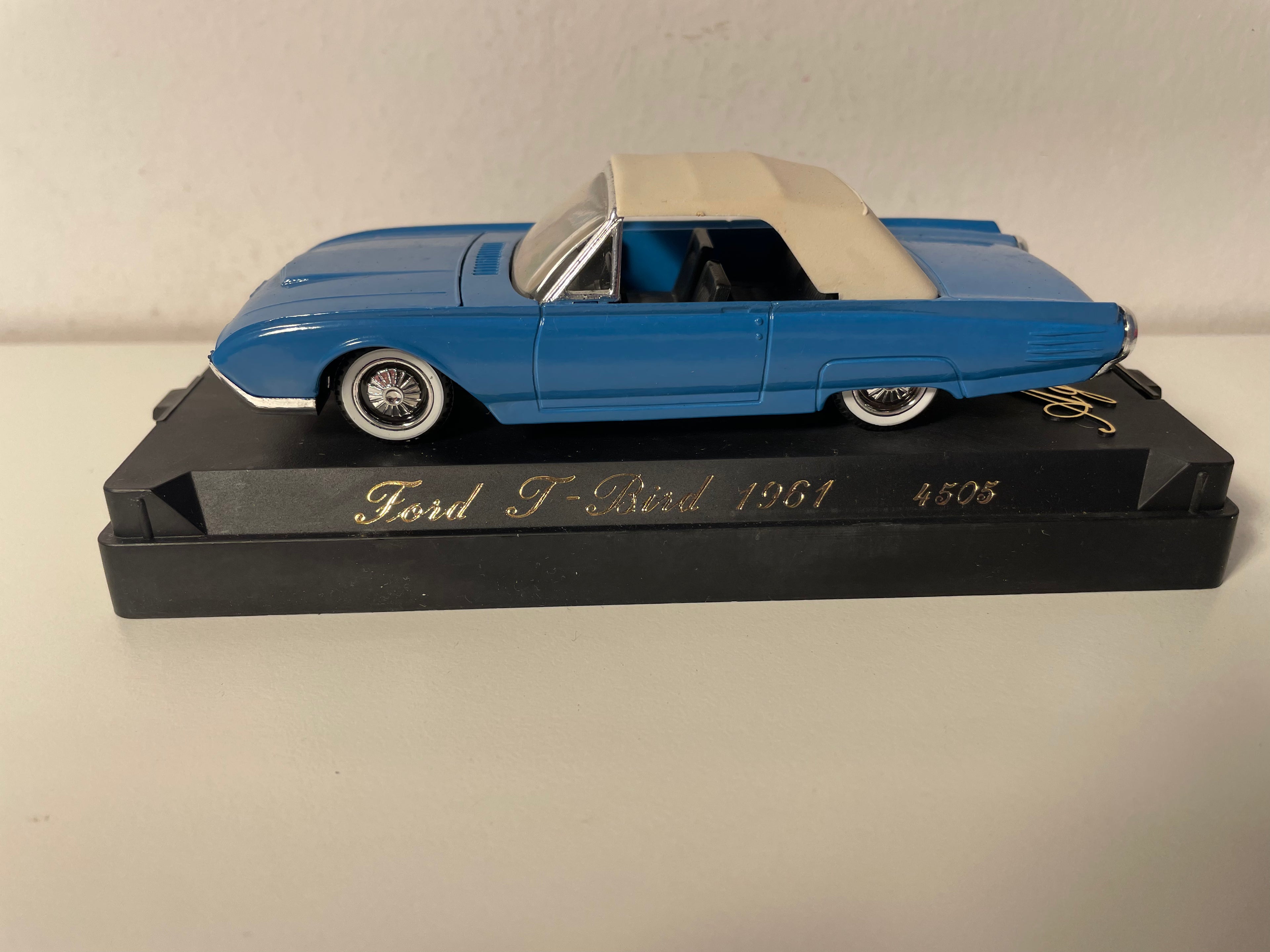 ford T-Bird azul y techo beige de 1961 - Referencia Solido 4505 (coche americano)