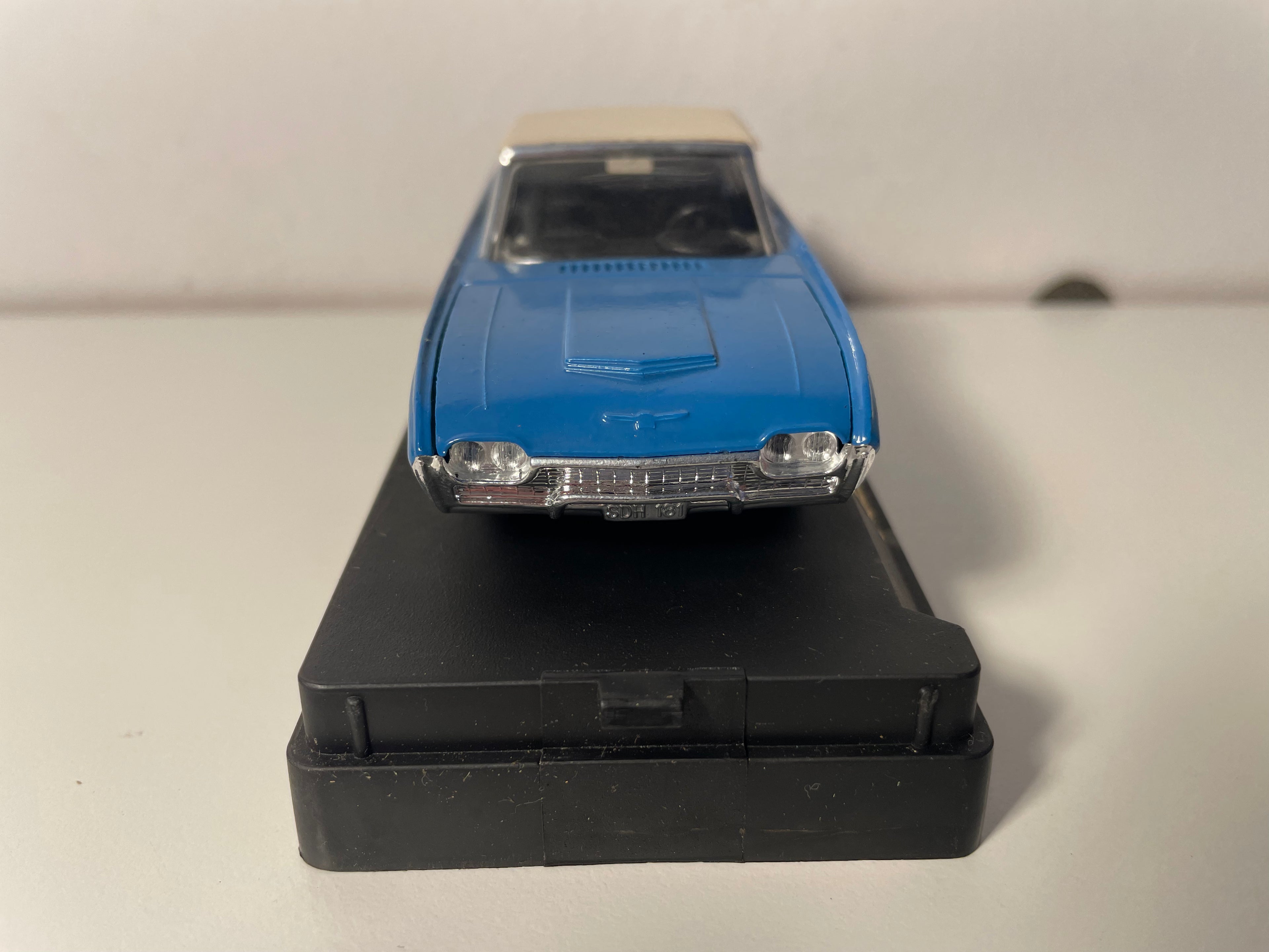 ford T-Bird azul y techo beige de 1961 - Referencia Solido 4505 (coche americano)