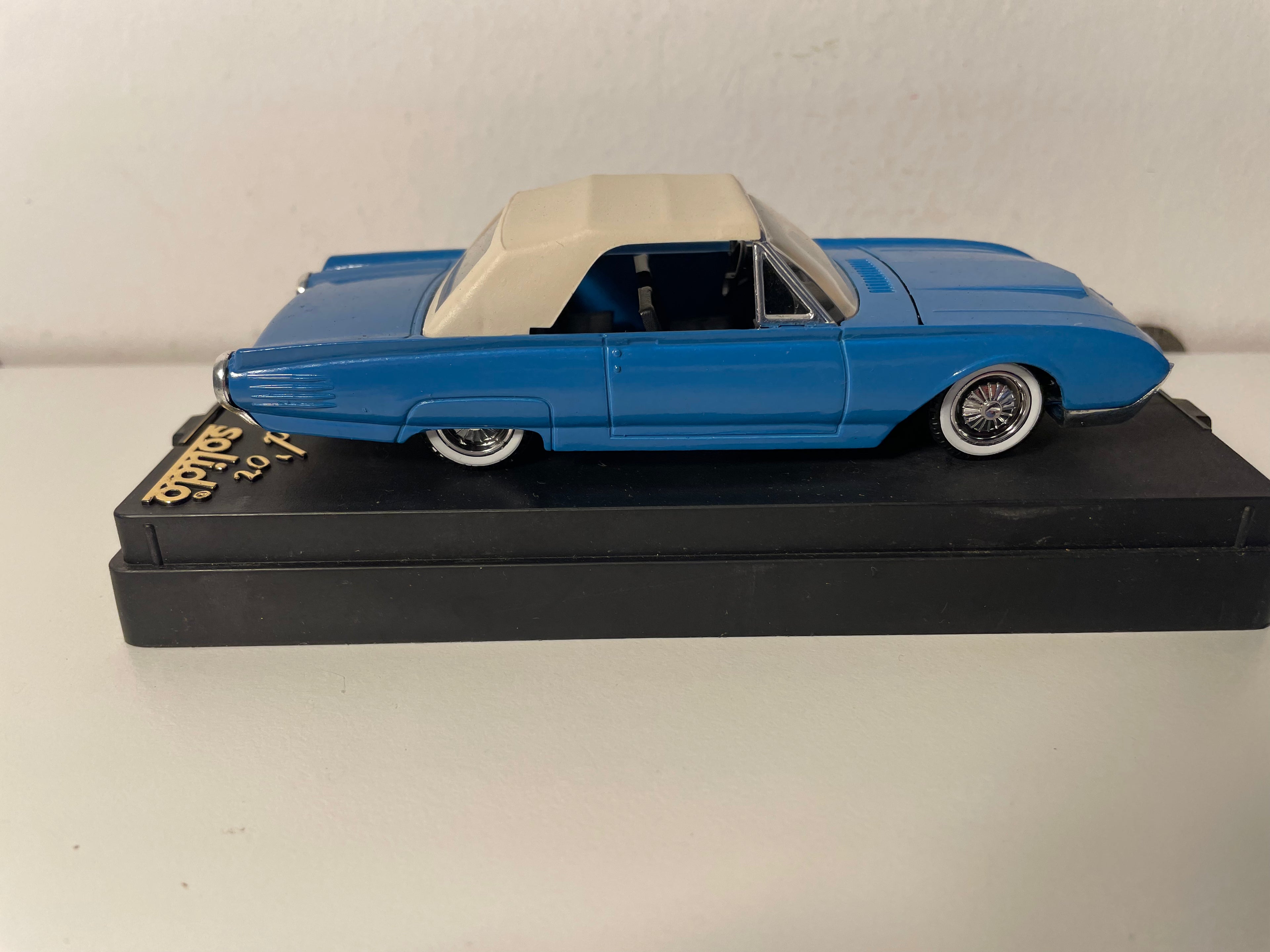 ford T-Bird azul y techo beige de 1961 - Referencia Solido 4505 (coche americano)
