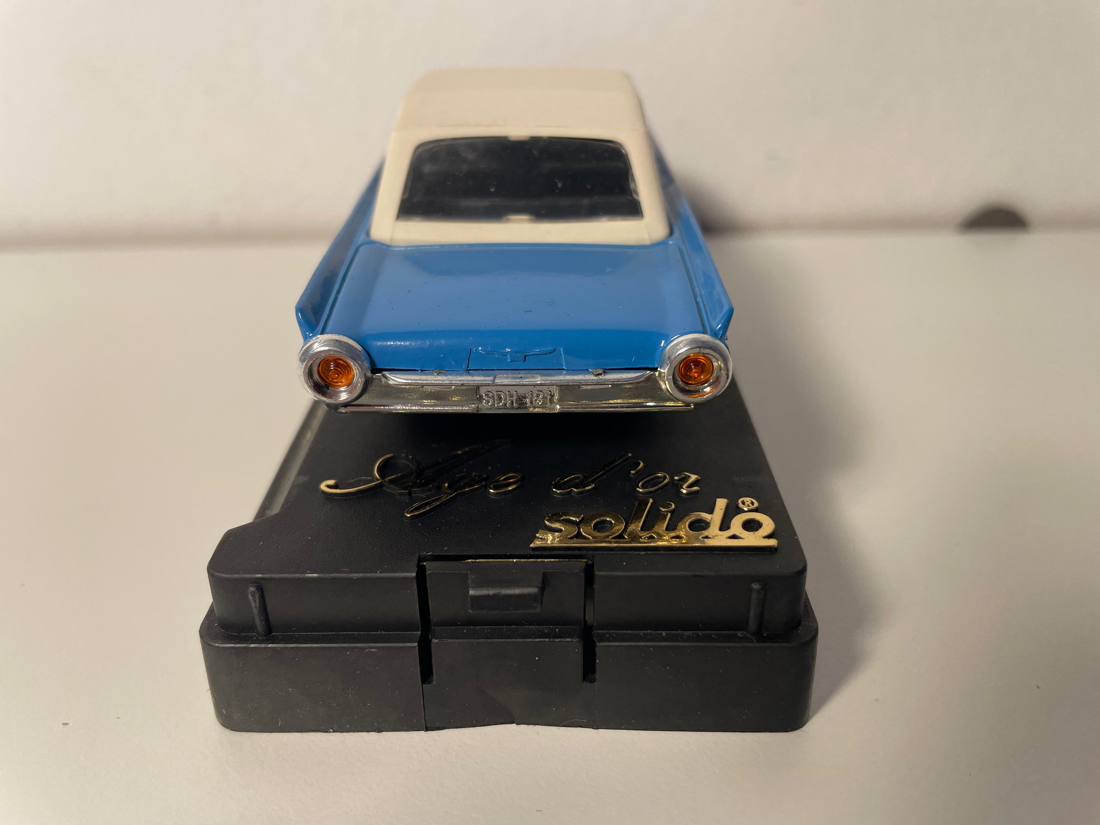 ford T-Bird azul y techo beige de 1961 - Referencia Solido 4505 (coche americano)