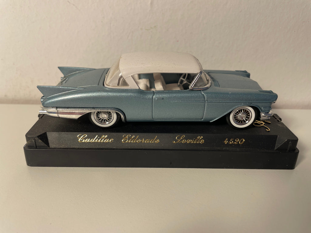 Cadillac Eldorado Séville bleue et toit blanc - Solido référence 4520 (voiture américaine)