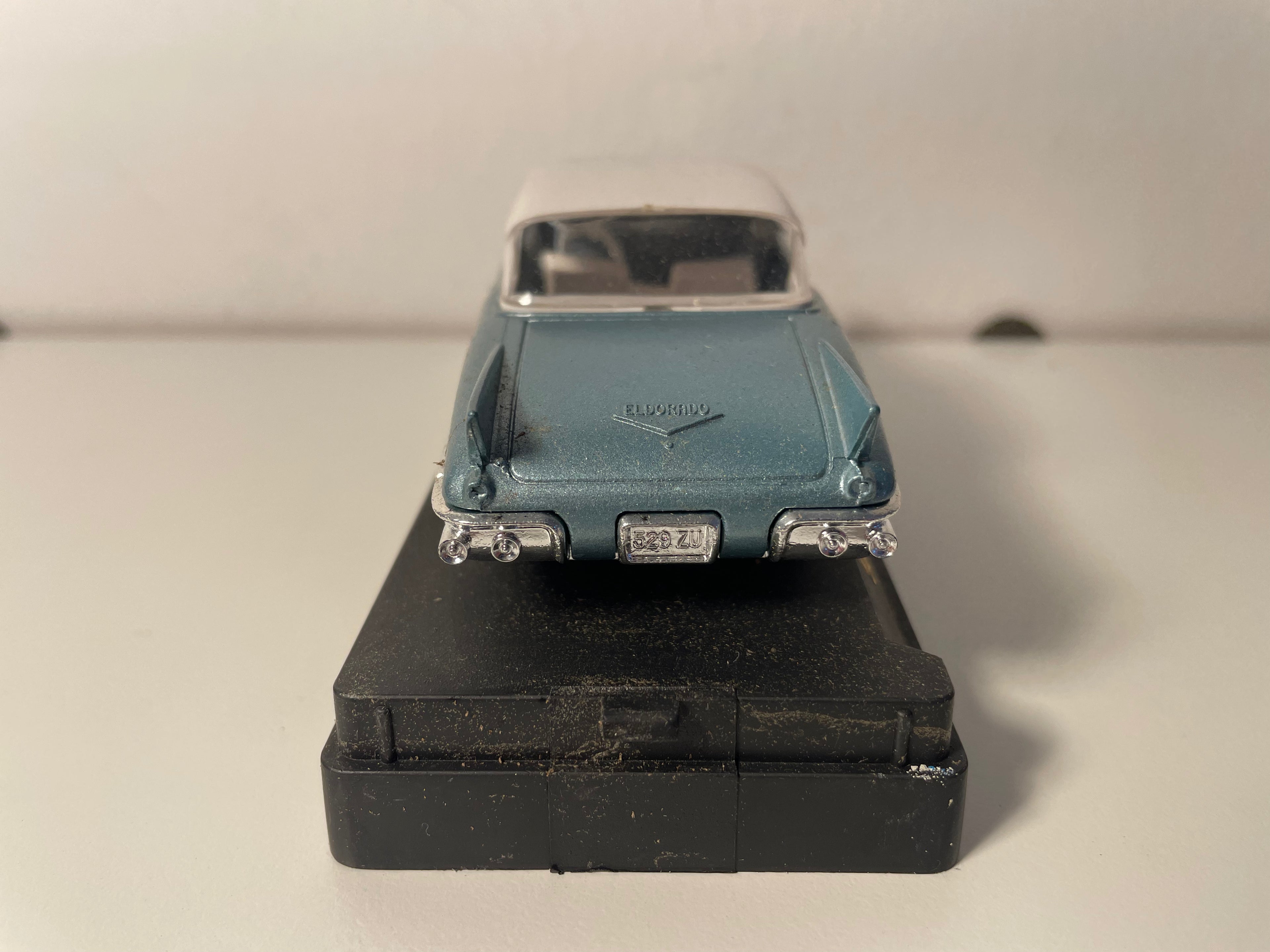 Cadillac Eldorado Séville bleue et toit blanc - Solido référence 4520 (voiture américaine)