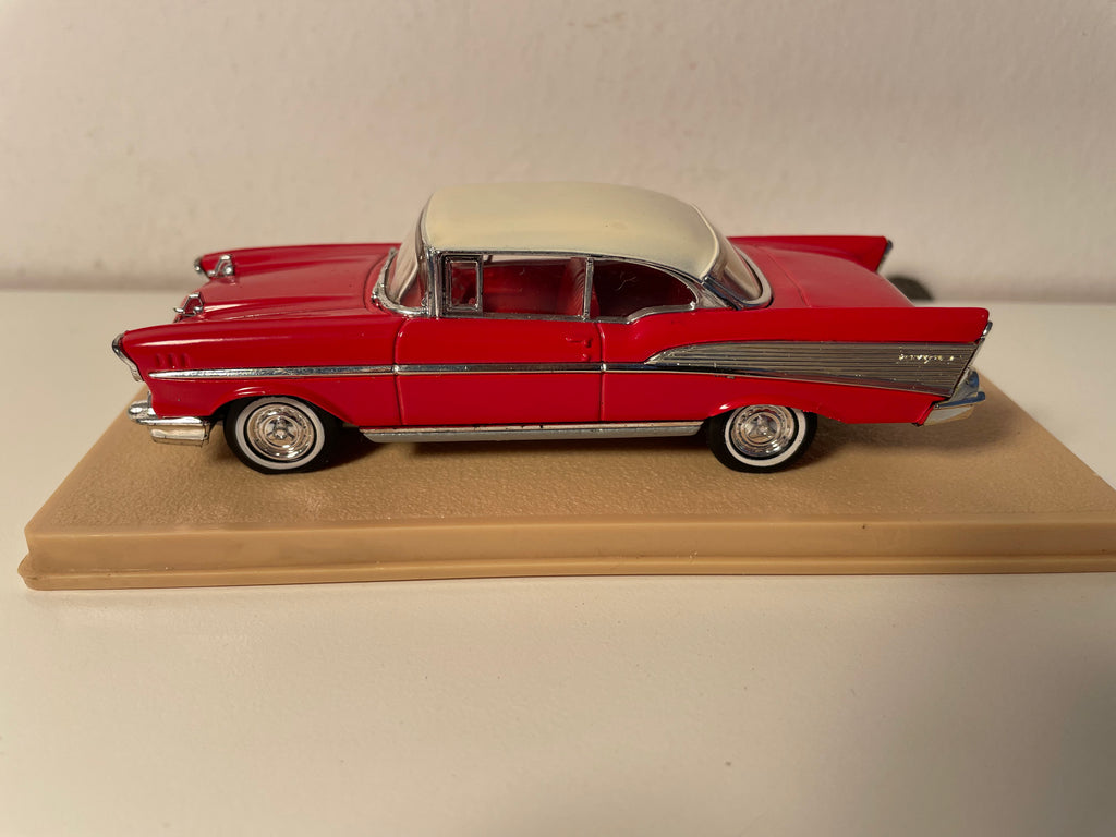 Chevrolet Bel-Air Sport Coupé rouge - Dinky - Matchbox (voiture américaine)